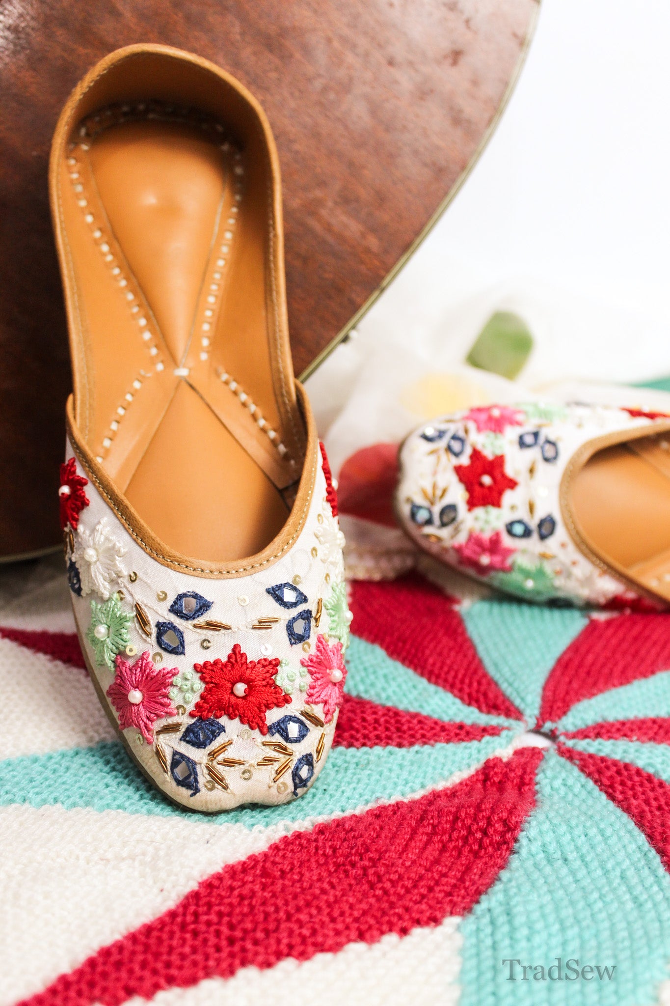 Isha: Floral (Jutti)