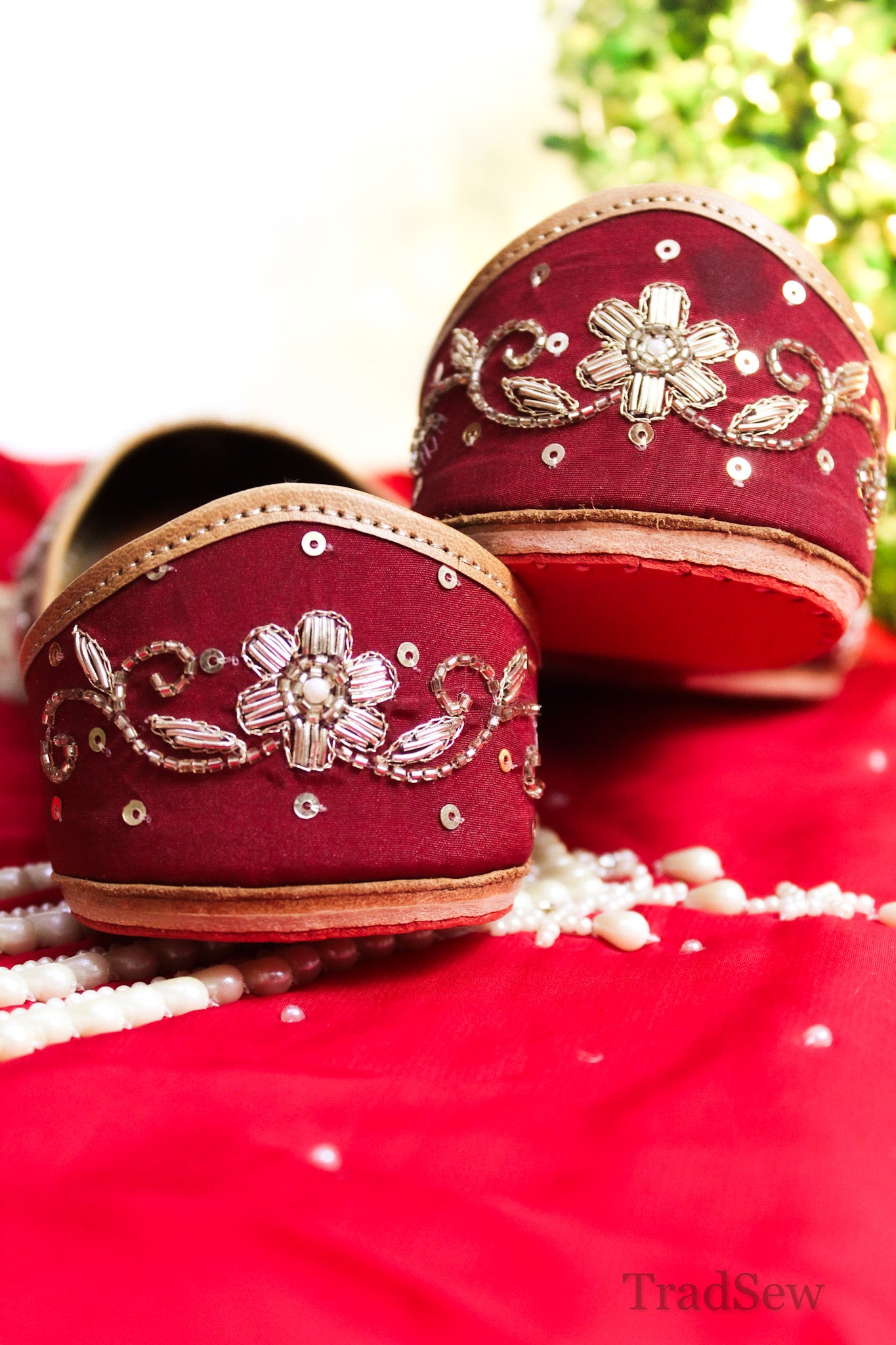 Opulent: Maroon Gold (Juttis)