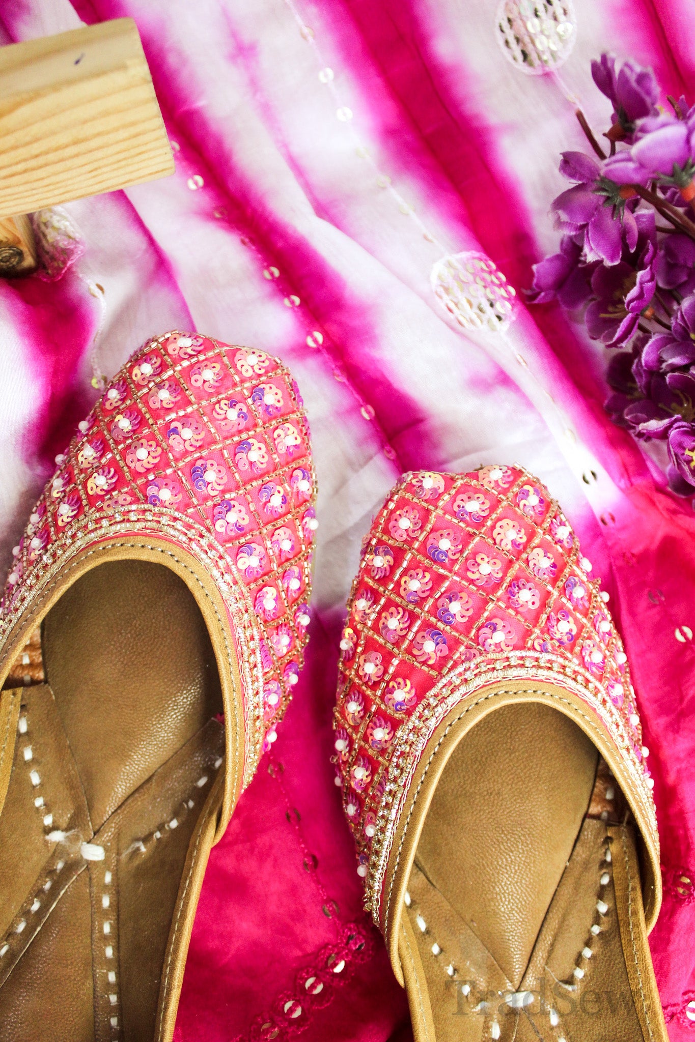 Gulabi Meenakari (Jutti)
