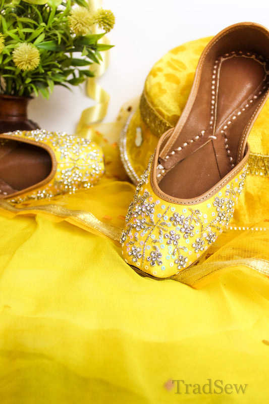 Anushka: Yellow (Jutti)