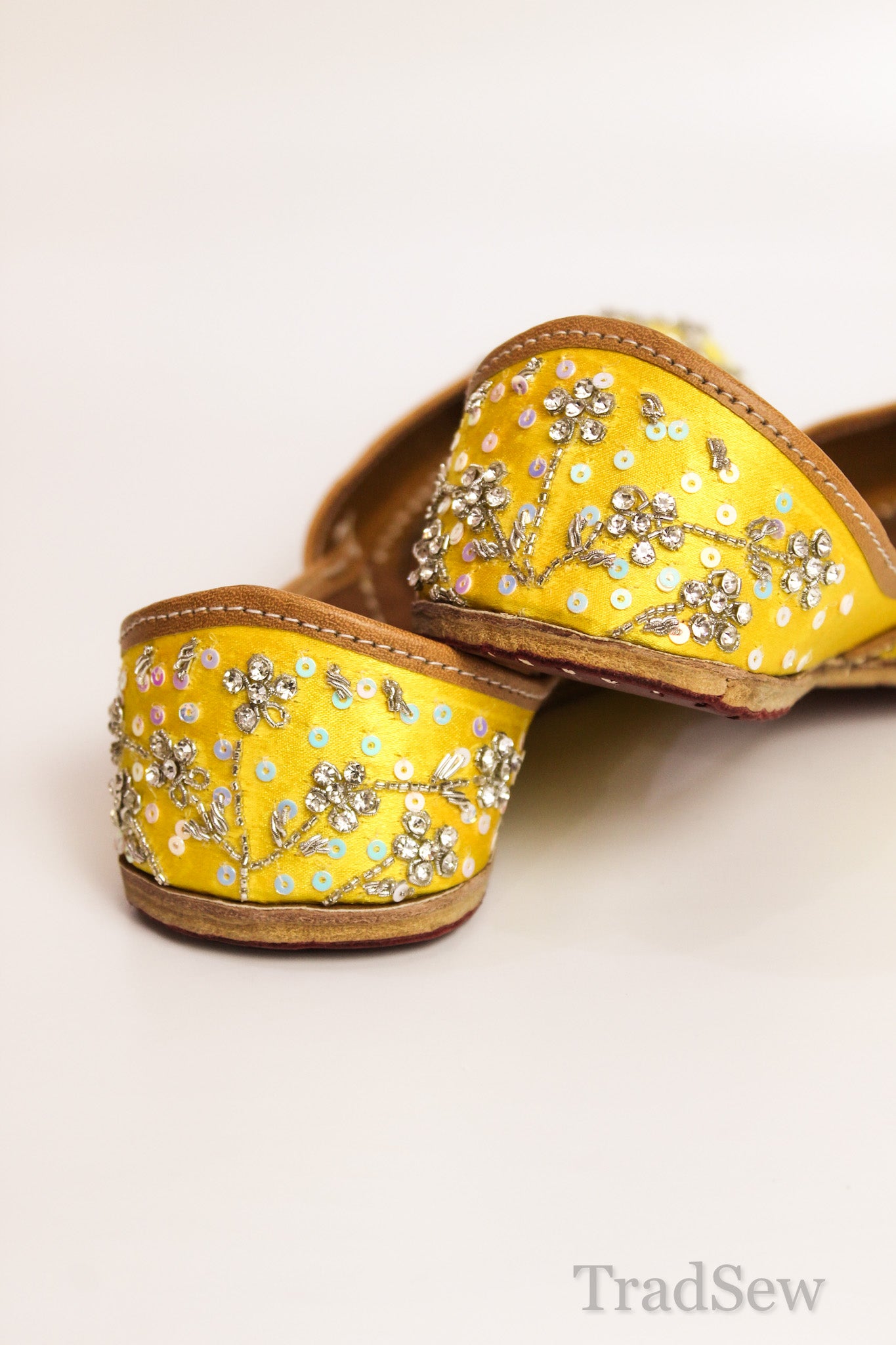 Anushka: Yellow (Jutti)
