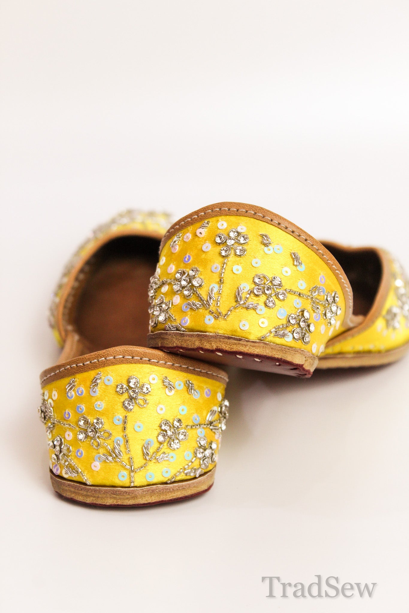 Anushka: Yellow (Jutti)