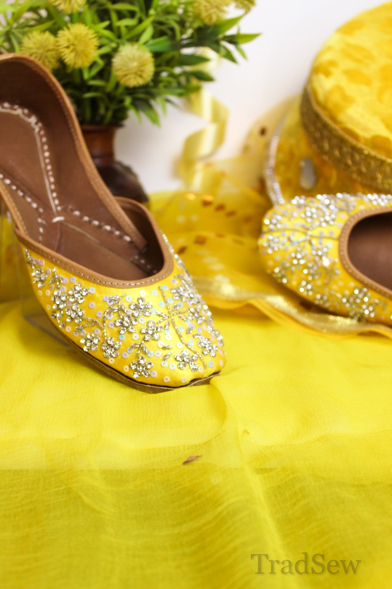 Anushka: Yellow (Jutti)