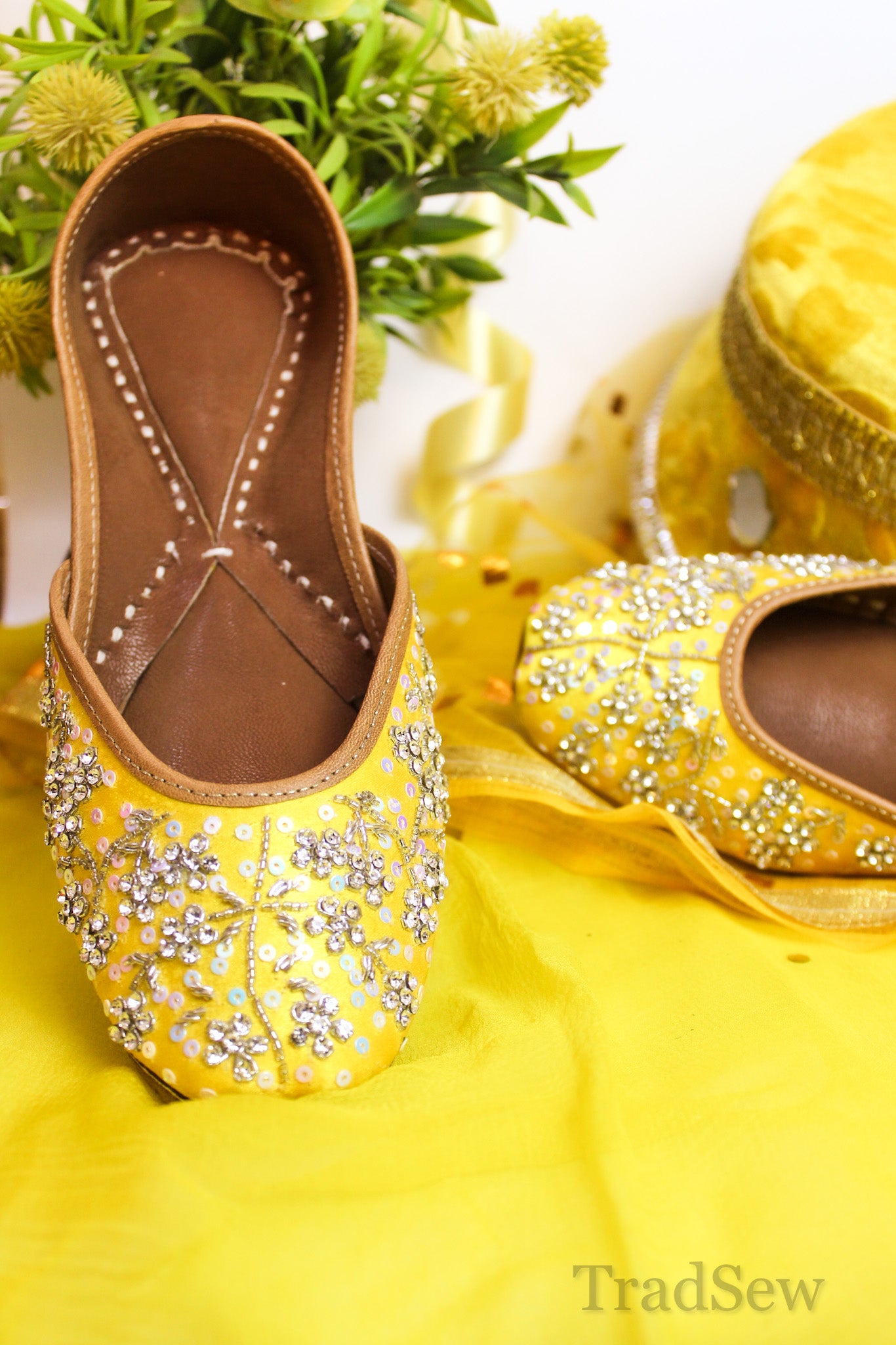 Anushka: Yellow (Jutti)