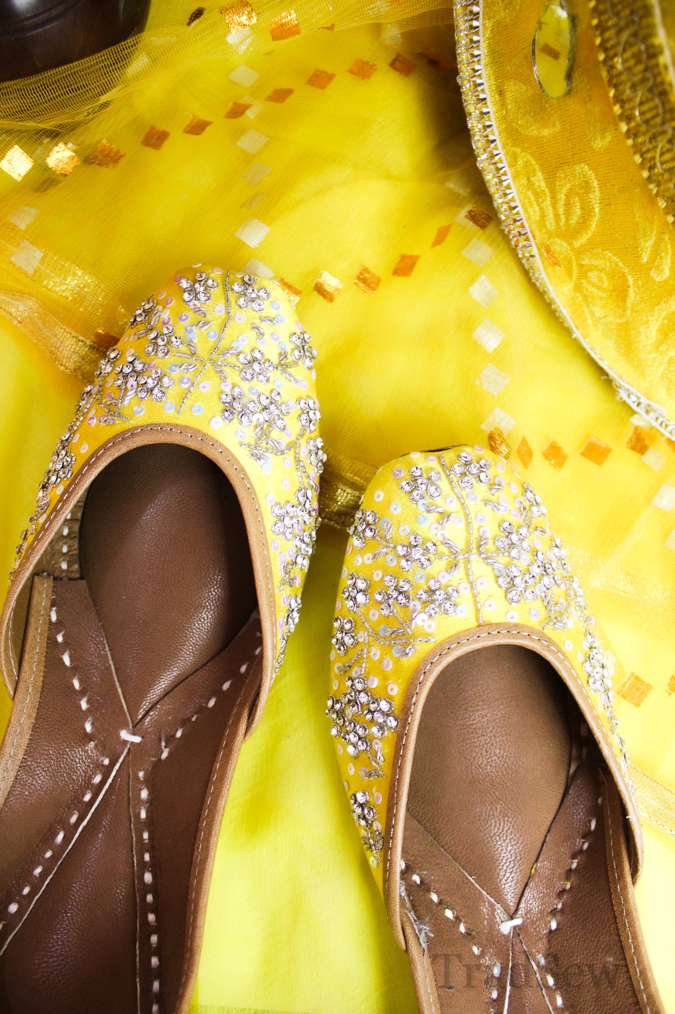 Anushka: Yellow (Jutti)
