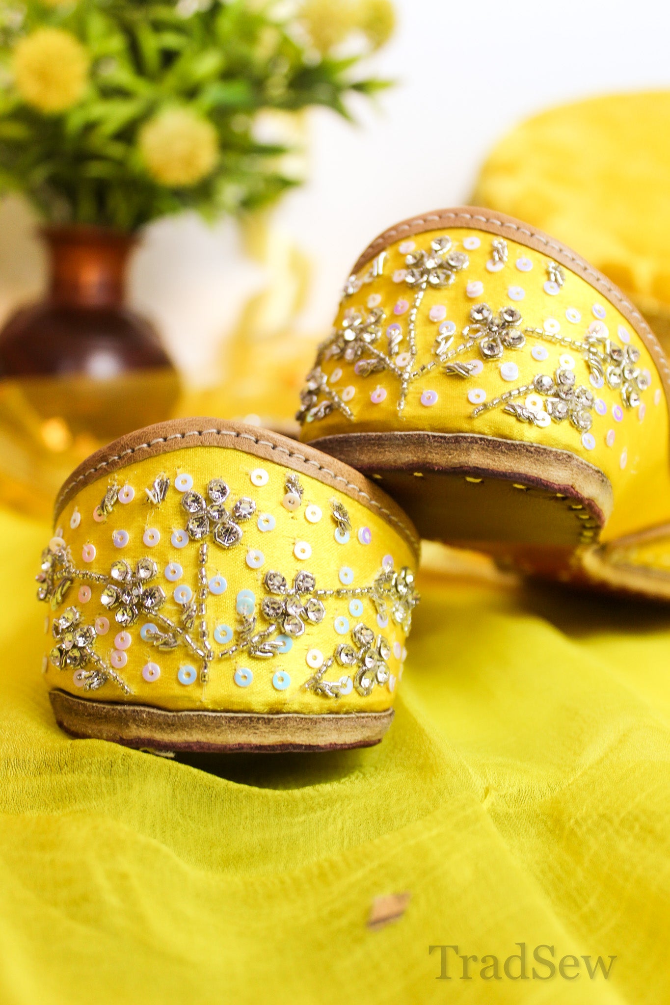 Anushka: Yellow (Jutti)