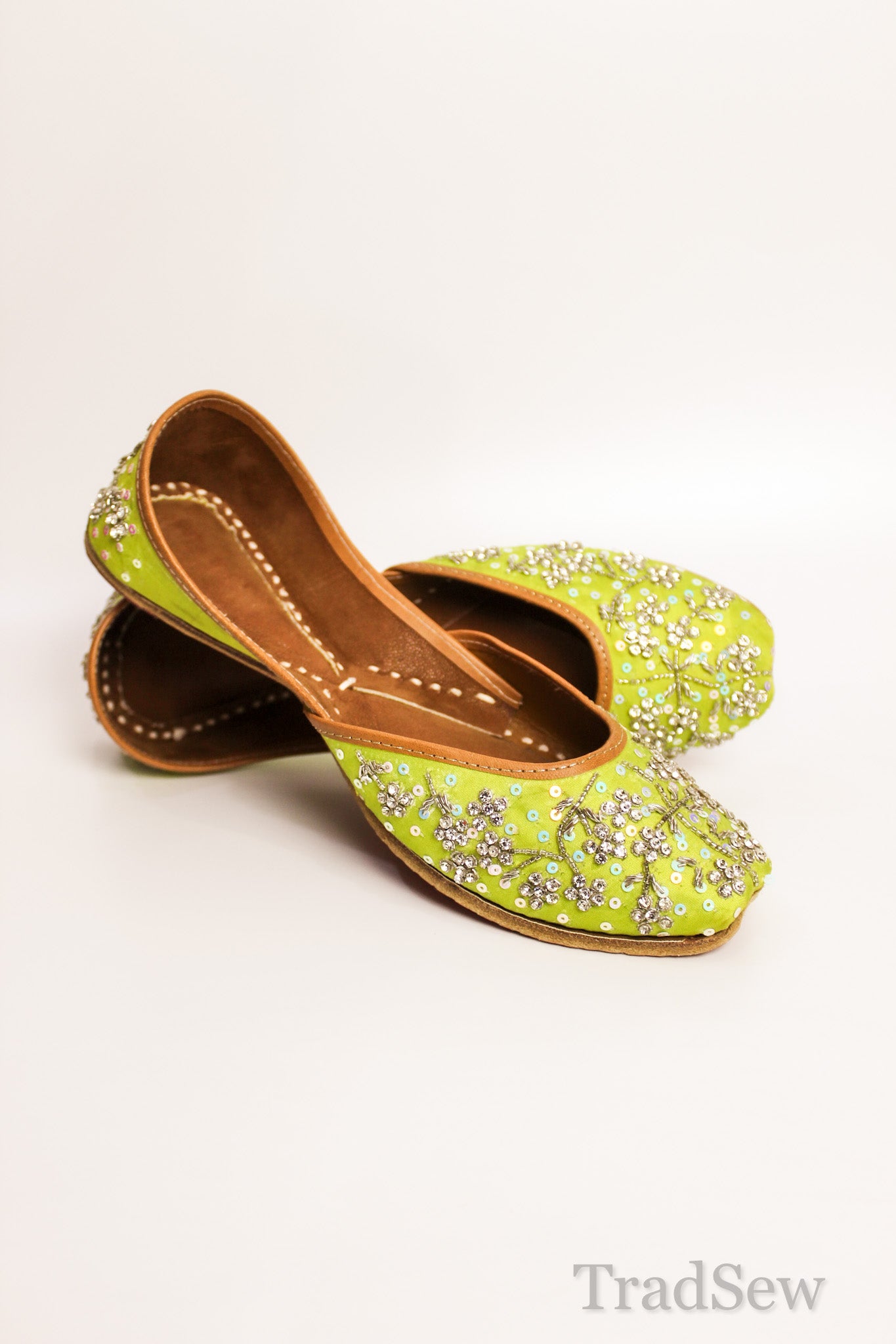 Light green punjabi jutti for women by tradsew