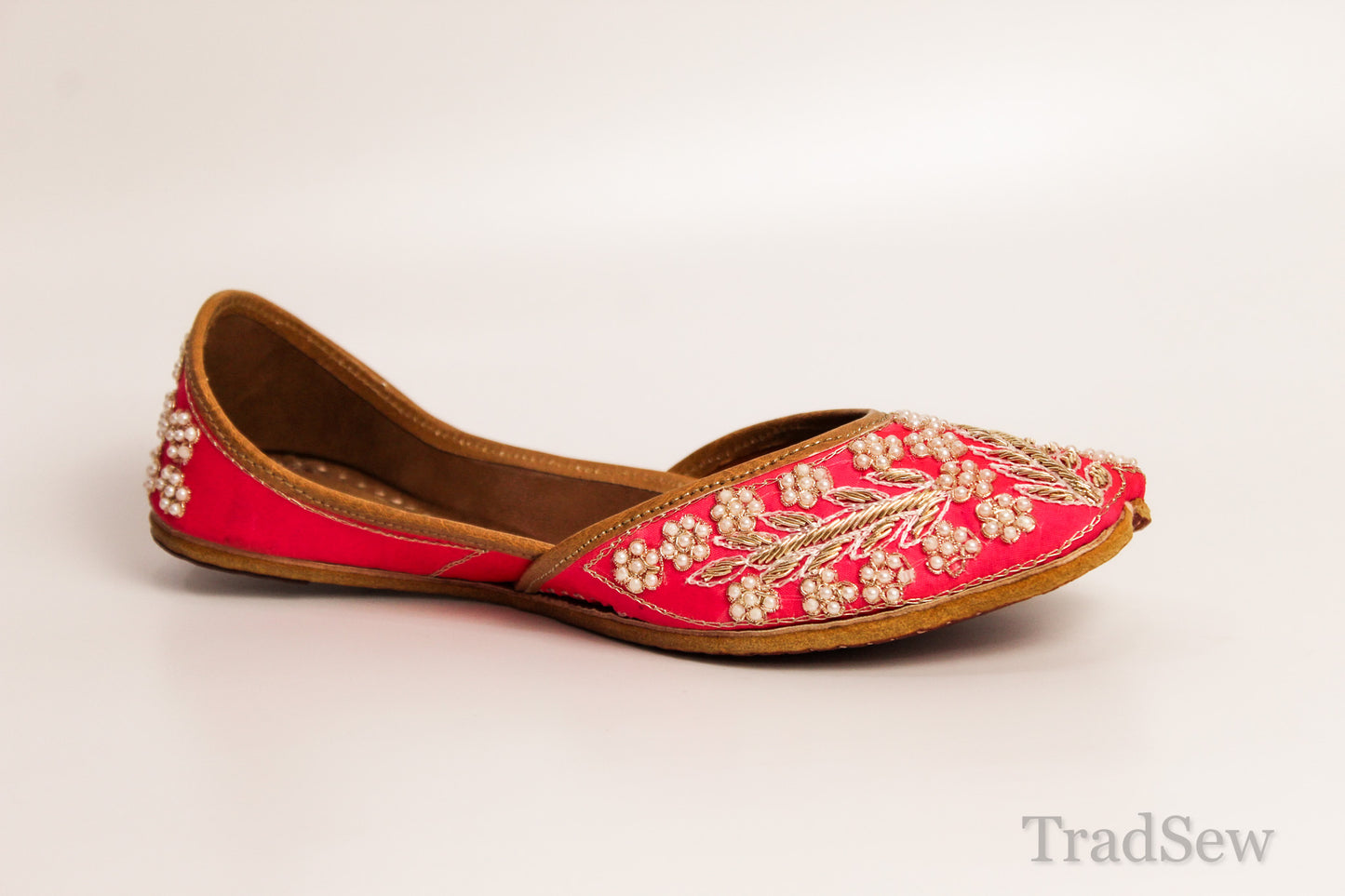 Pink Floral Leather Punjabi jutti for women by tradsew