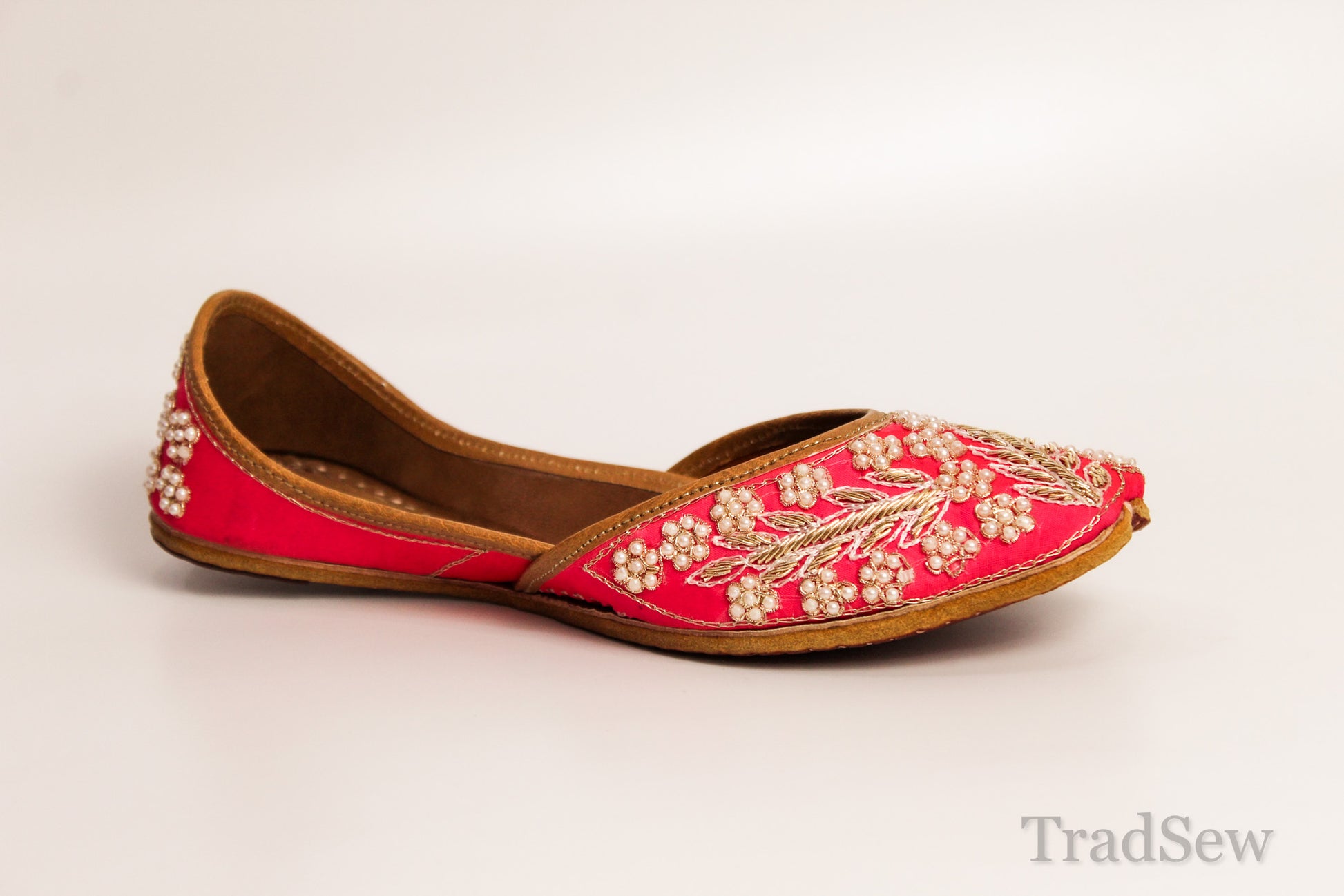 Pink Floral Leather Punjabi jutti for women by tradsew