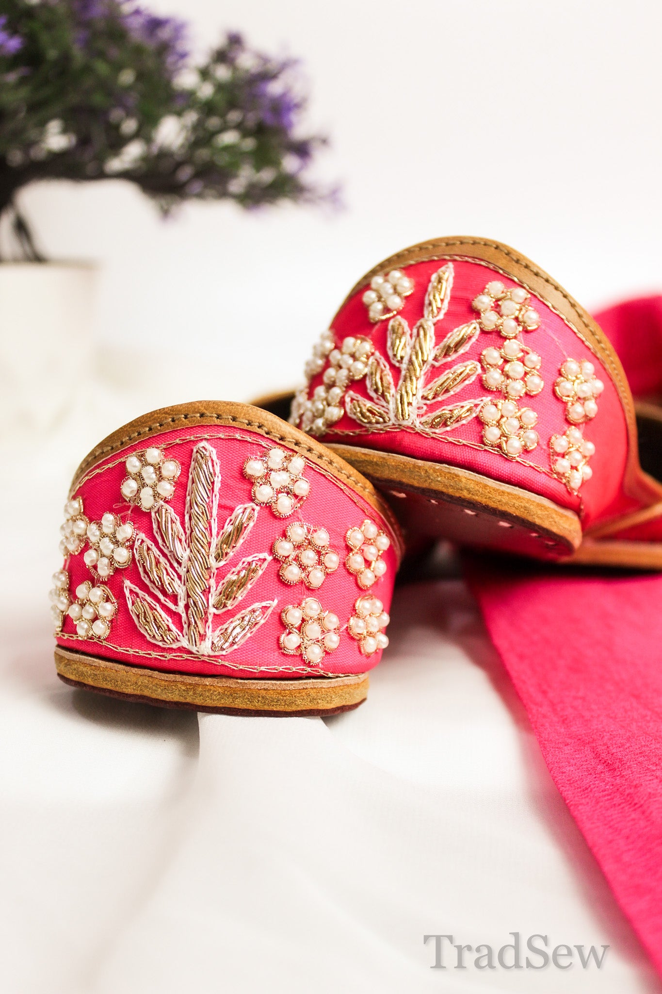 Pink Floral Leather Punjabi jutti for women by tradsew