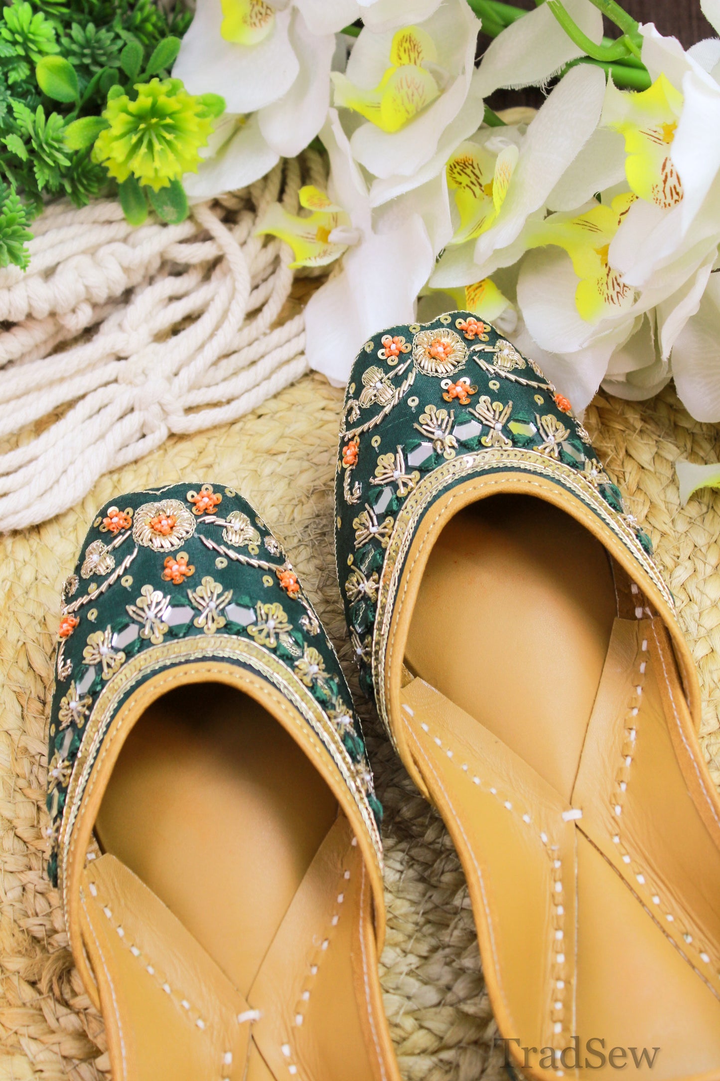 Fareedan: Green (Jutti)