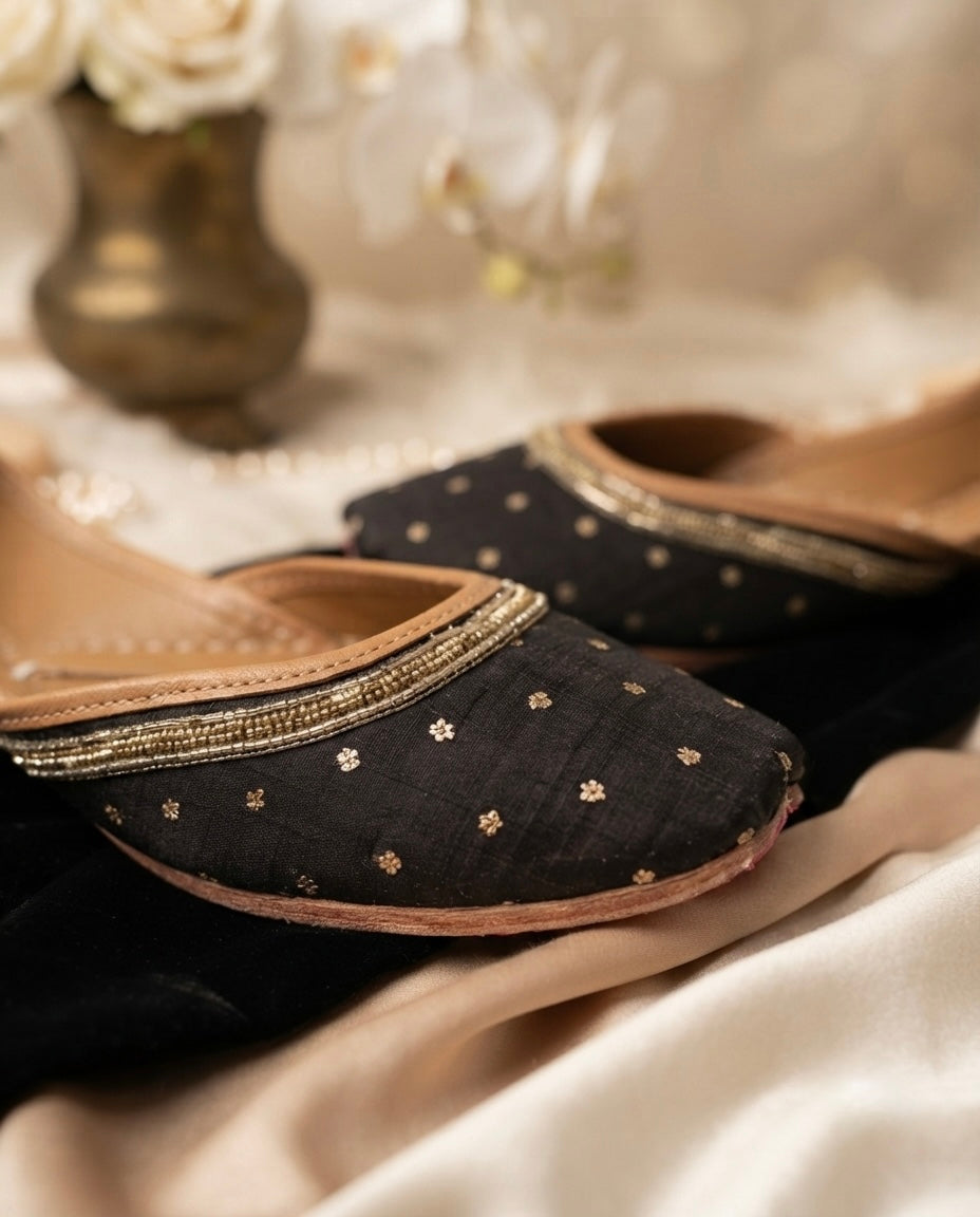 Vidushi Black (Jutti)