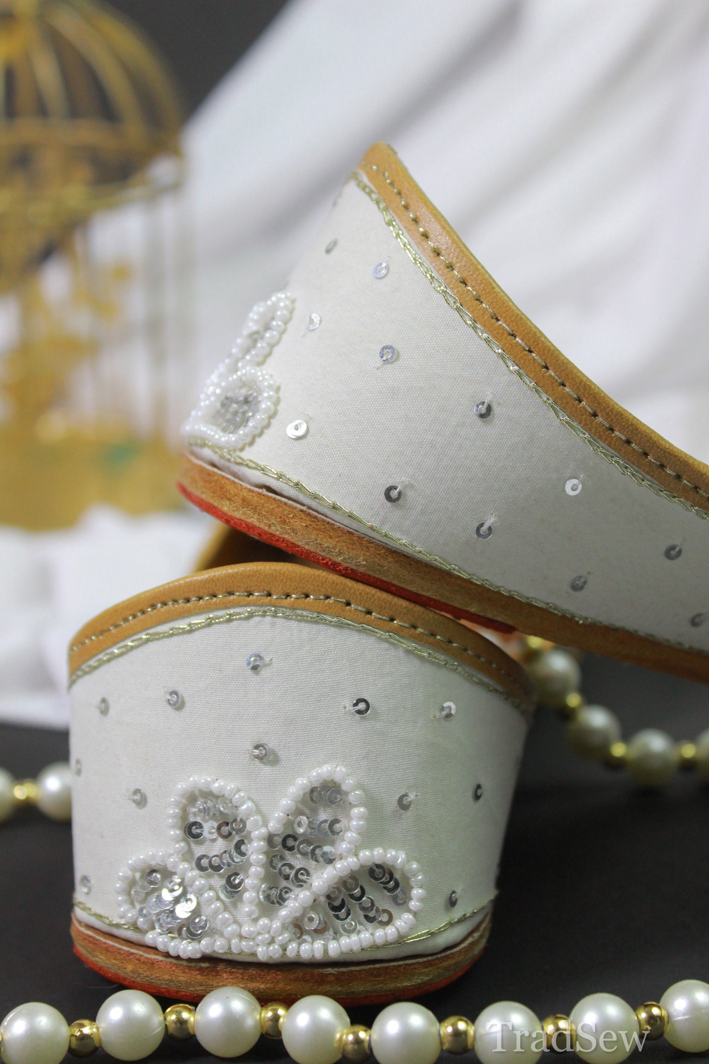 Product shoot of Aalamzeb White Punjabi Jutti for women | The Heeramandi inspired Collection by Tradsew