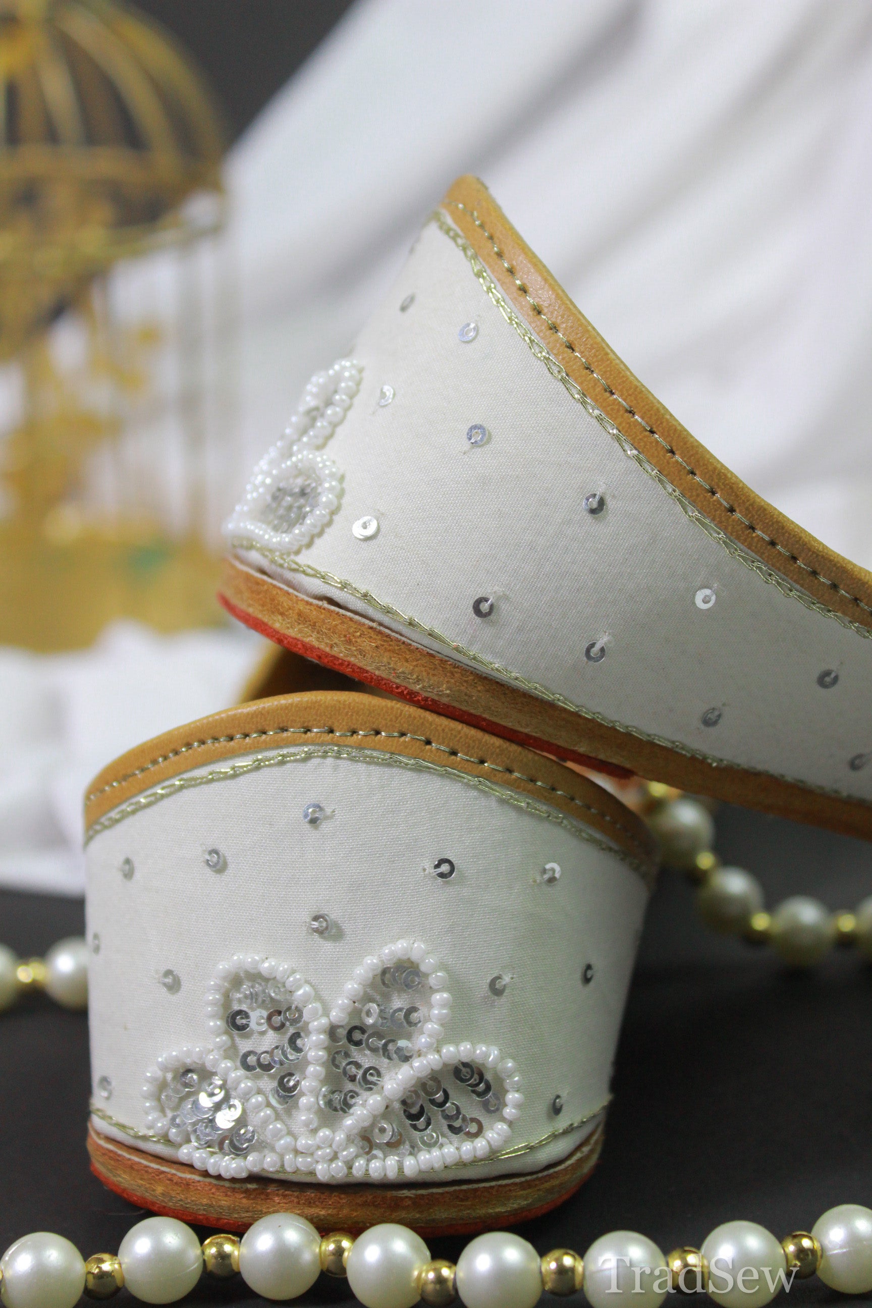 Product shoot of Aalamzeb White Punjabi Jutti for women | The Heeramandi inspired Collection by Tradsew