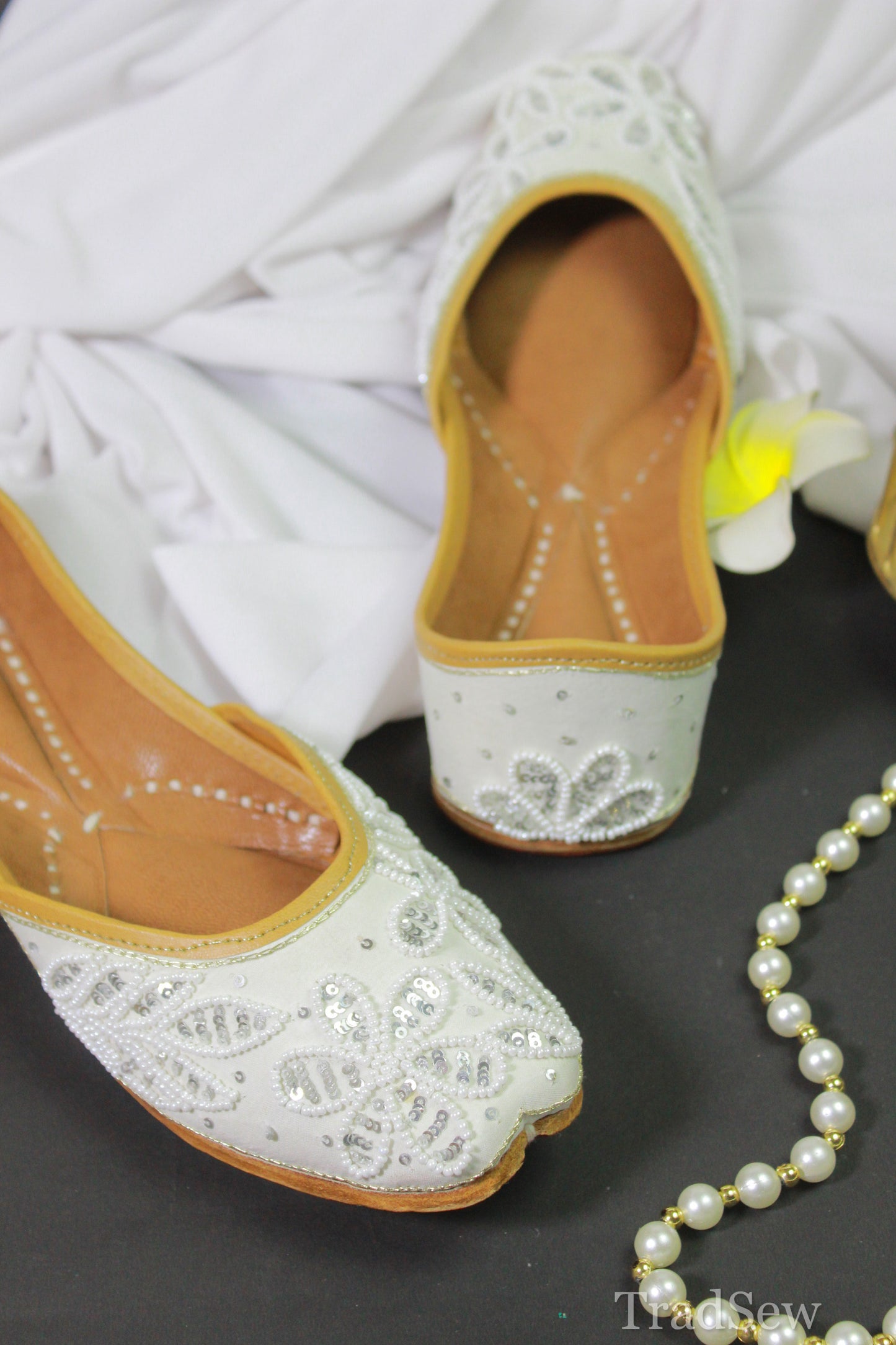 Product shoot of Aalamzeb White Punjabi Jutti for women | The Heeramandi inspired Collection by Tradsew