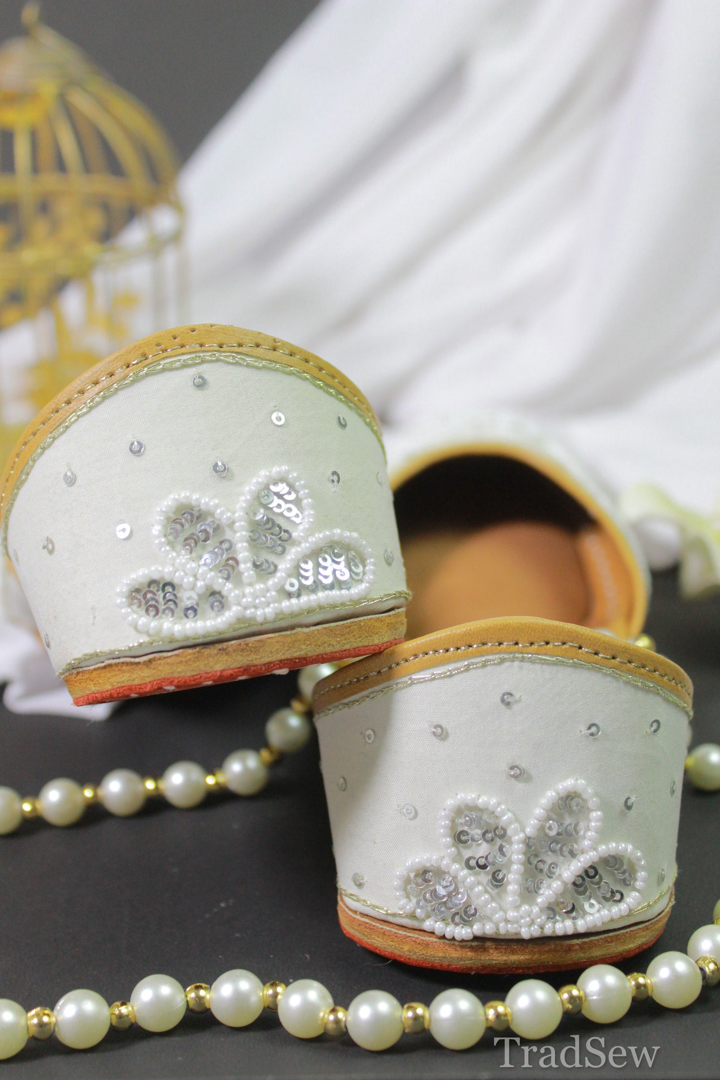 Product shoot of Aalamzeb White Punjabi Jutti for women | The Heeramandi inspired Collection by Tradsew