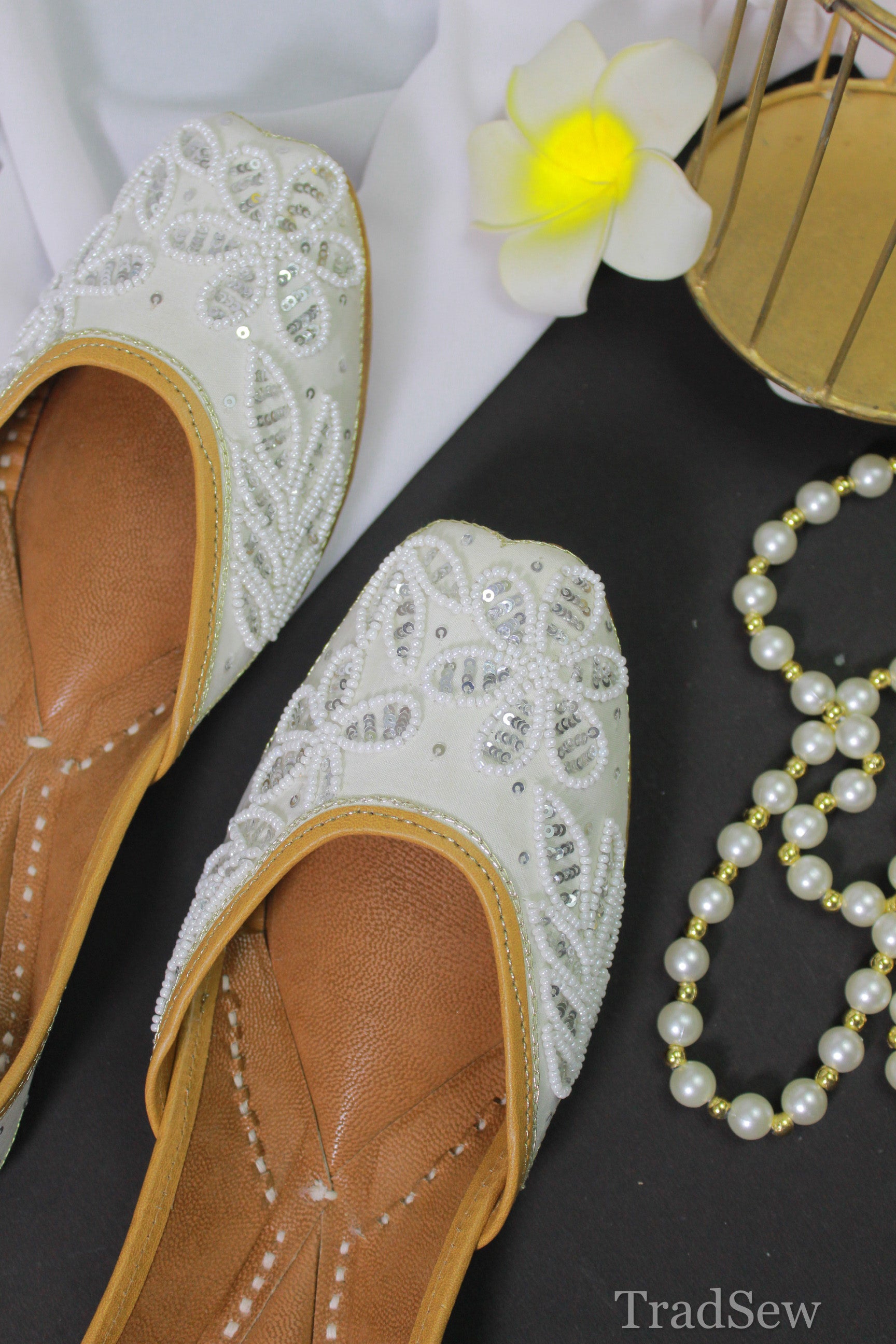 Product shoot of Aalamzeb White Punjabi Jutti for women | The Heeramandi inspired Collection by Tradsew