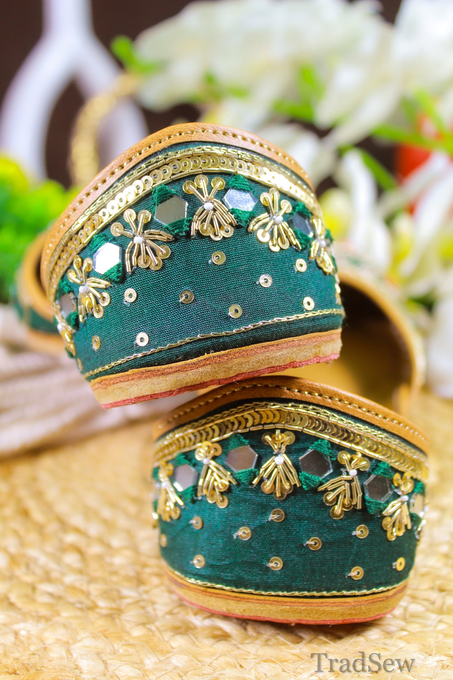 Fareedan: Green (Jutti)