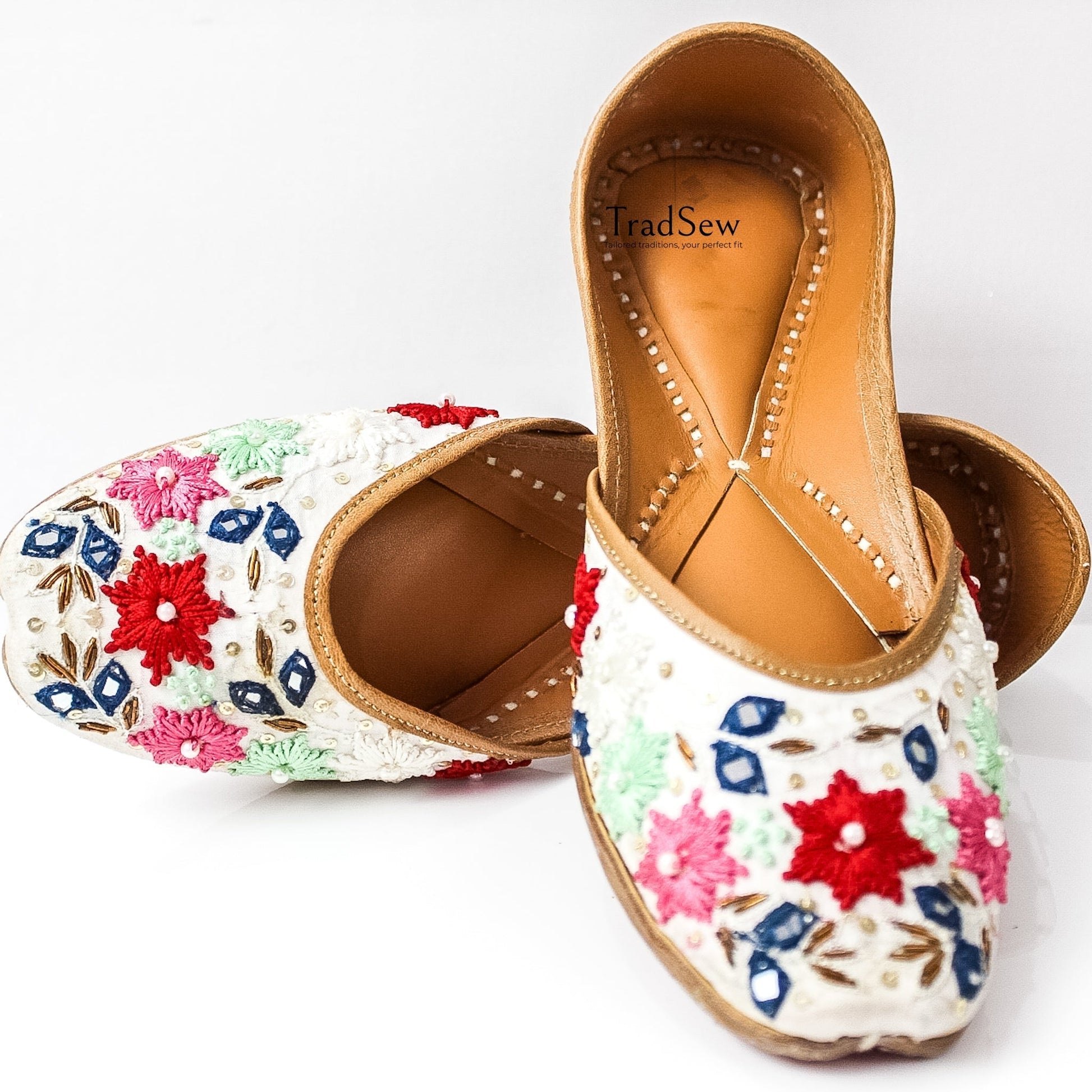 Flower embroidery designer Jutti by Tradsew