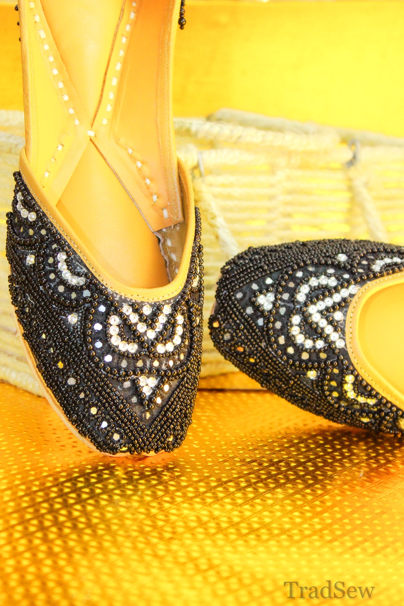 Black Premium Leather Punjabi Jutti for women by tradsew