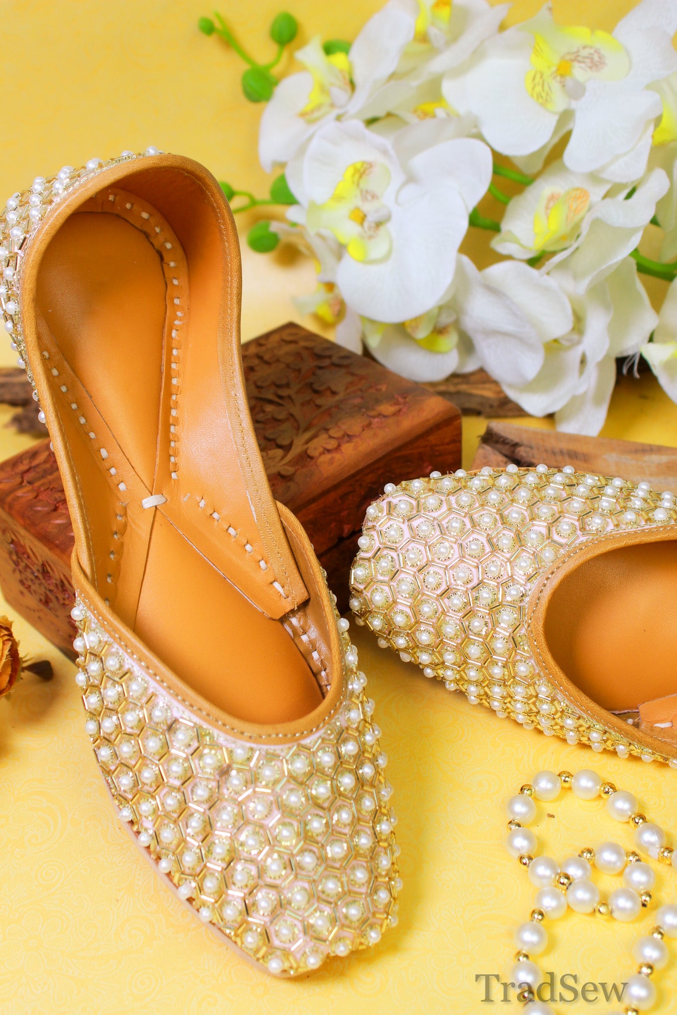 Pink and Gold Premium Leather Punjabi Handcrafted Juttis for women by tradsew