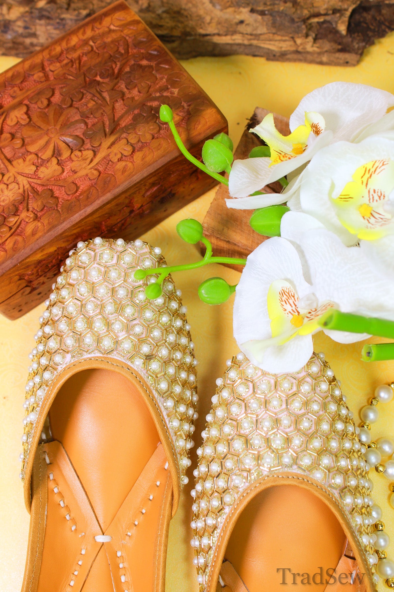 Pink and Gold Premium Leather Punjabi Handcrafted Juttis for women by tradsew