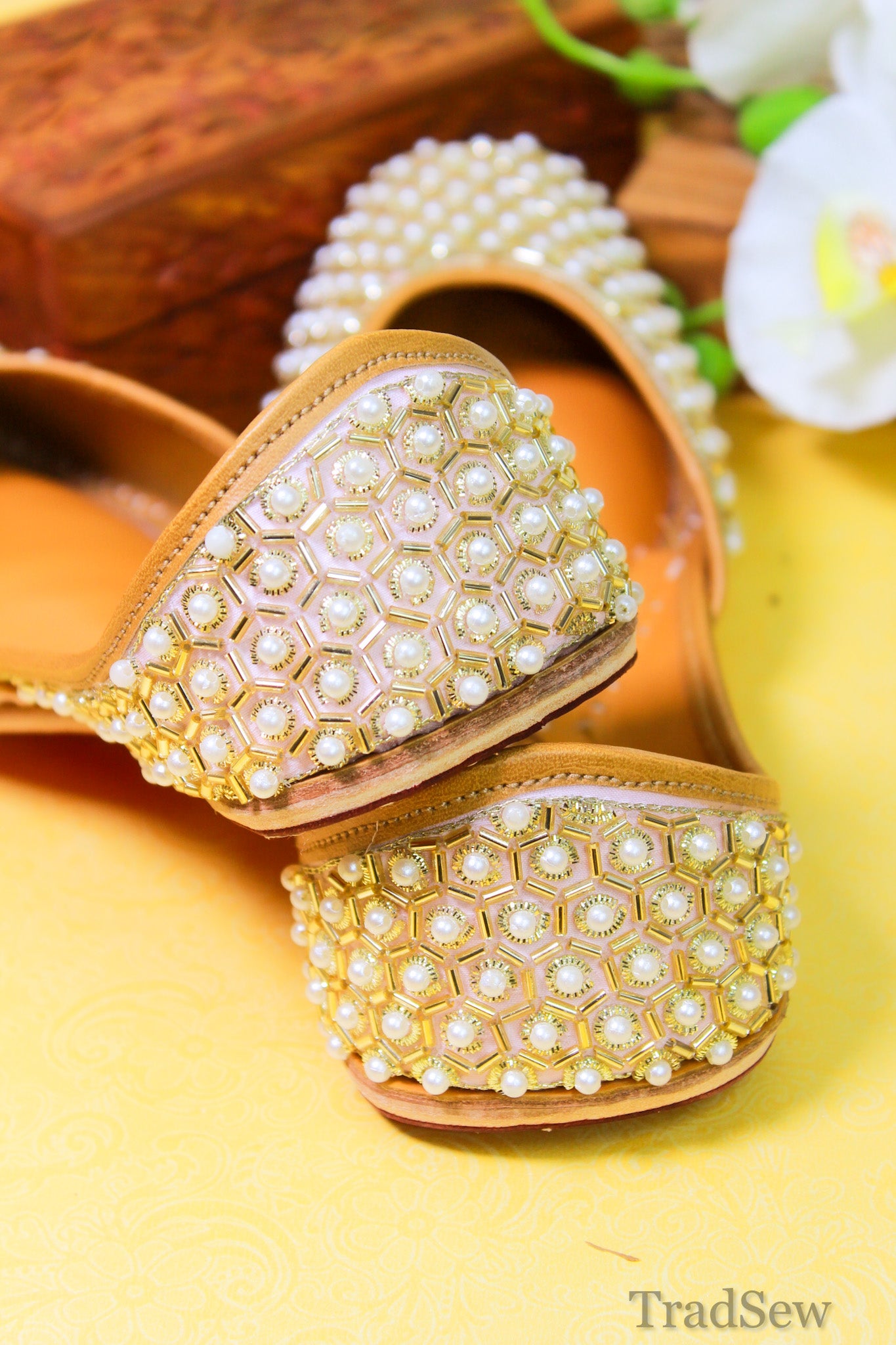Pink and Gold Premium Leather Punjabi Handcrafted Juttis for women by tradsew
