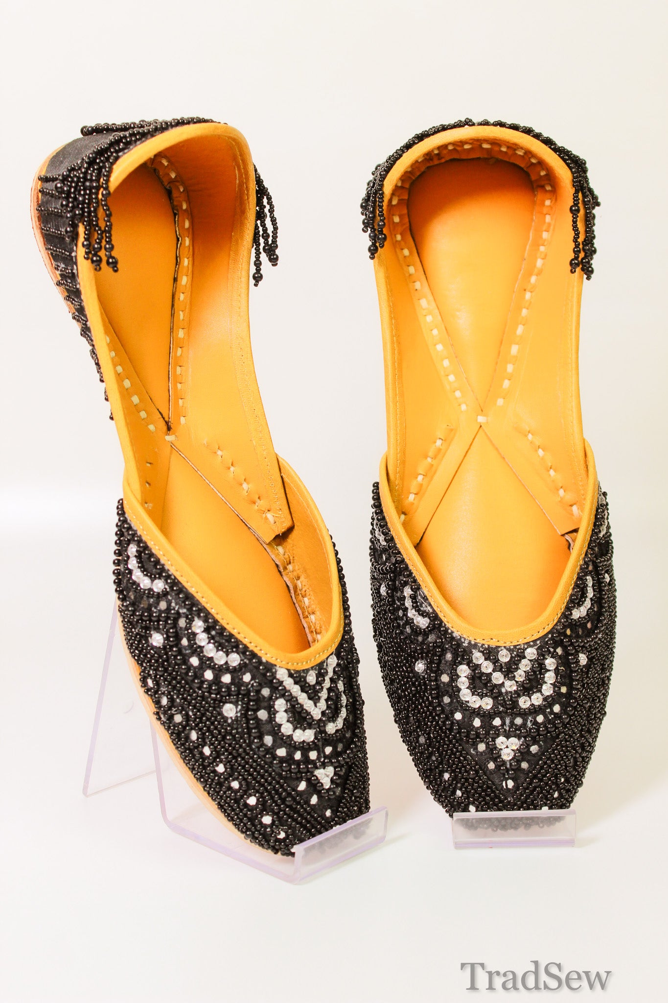 Black Premium Leather Punjabi Jutti for women by tradsew