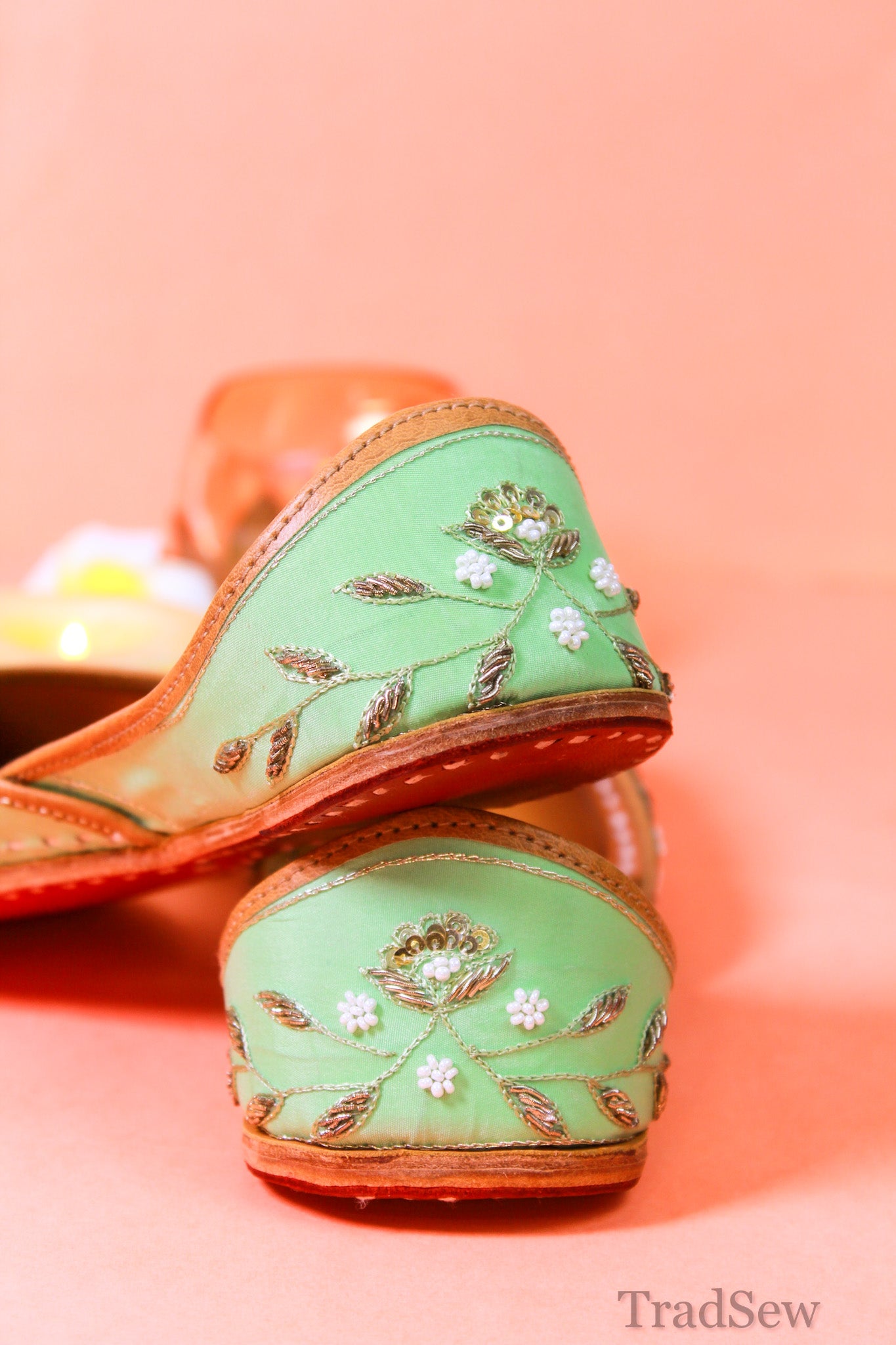 Shruti: Green (Jutti)