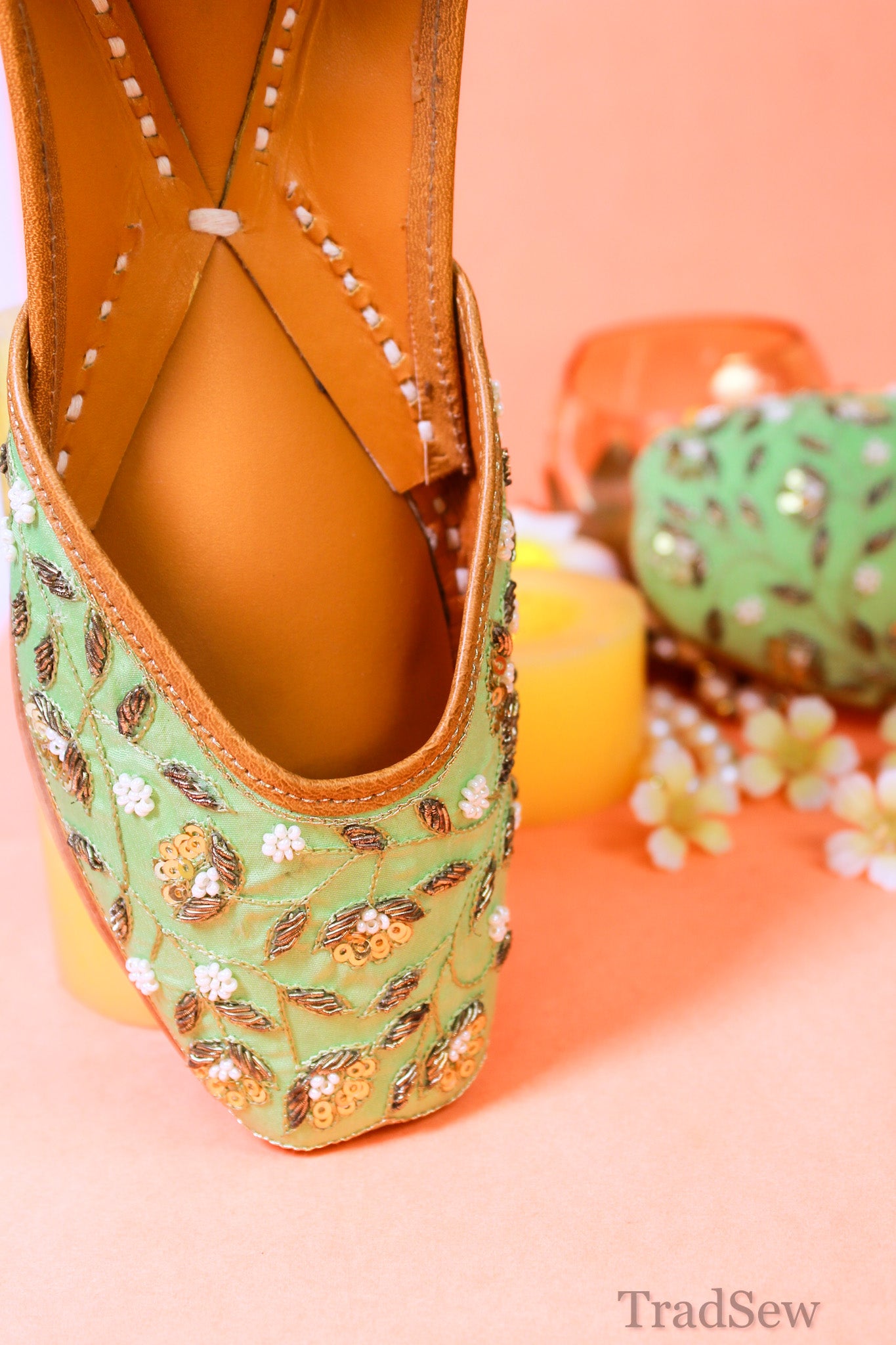Shruti: Green (Jutti)