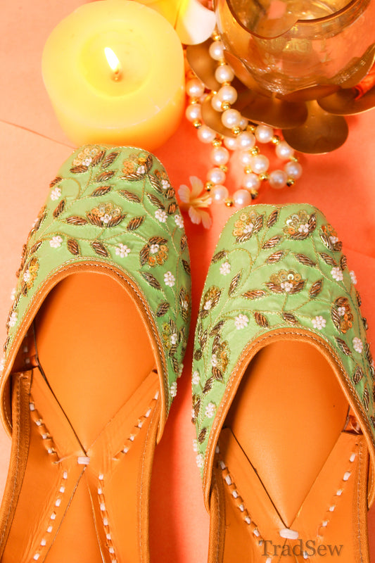 Shruti: Green (Jutti)
