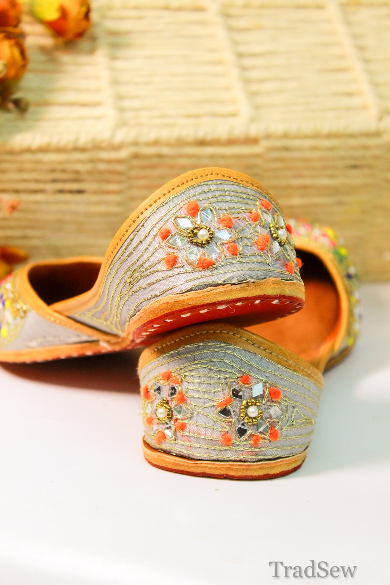 Prerna: Multicolor (Juttis)