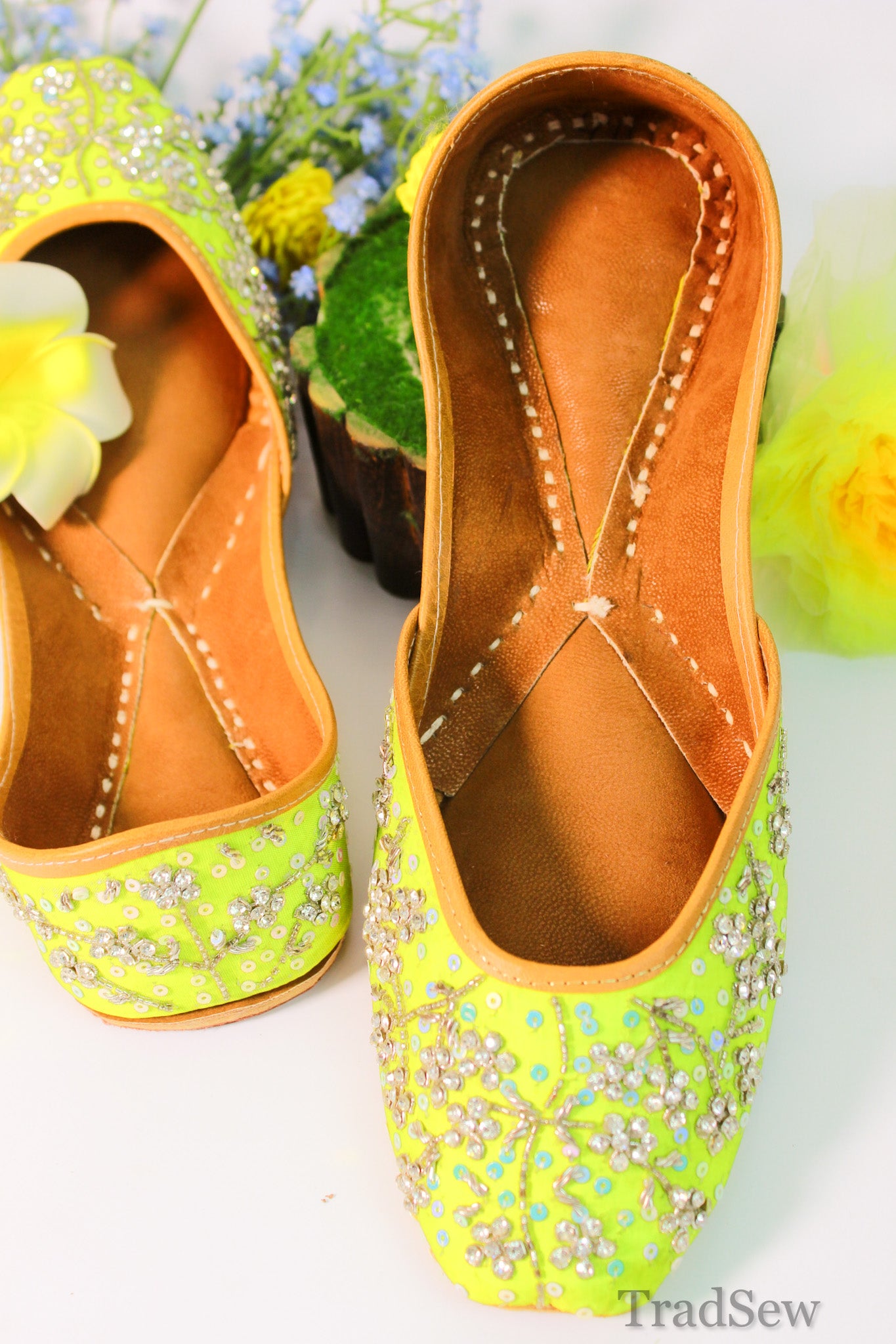 Anushka: Green (Jutti)