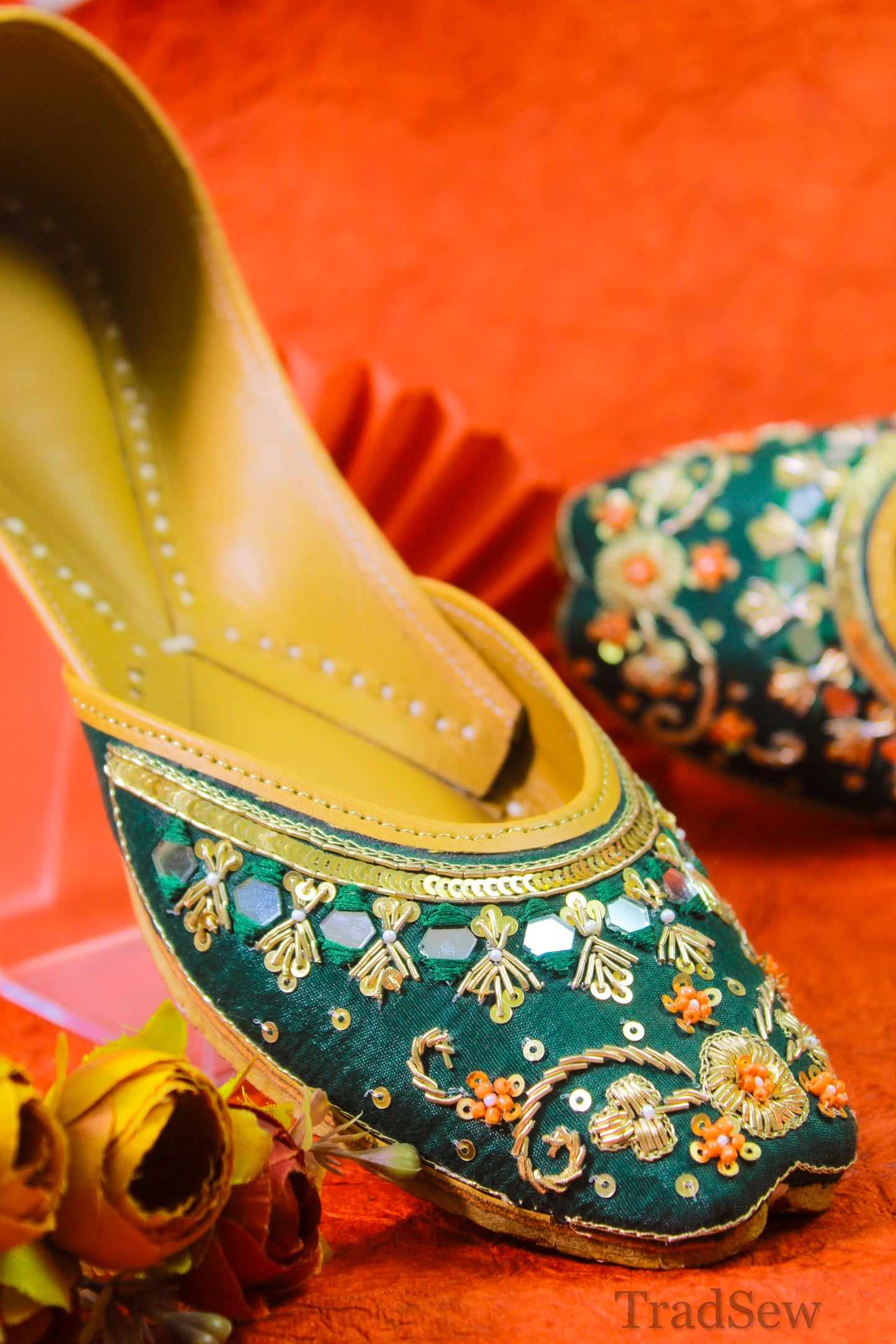 Fareedan: Green (Jutti)