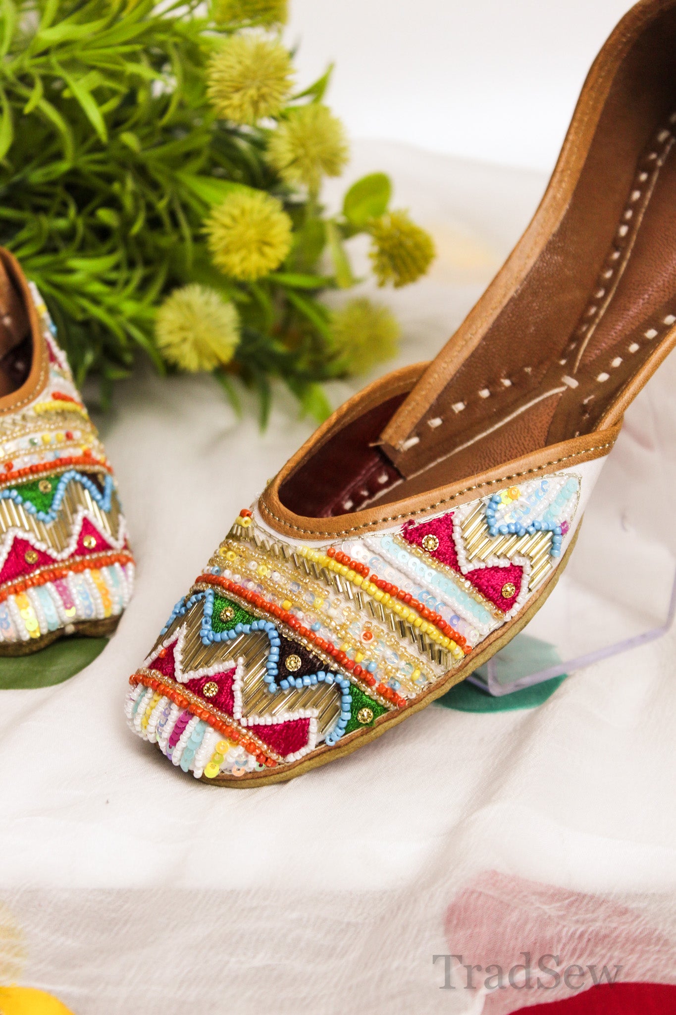 Multicolor Punjabi jutti for women by Tradsew