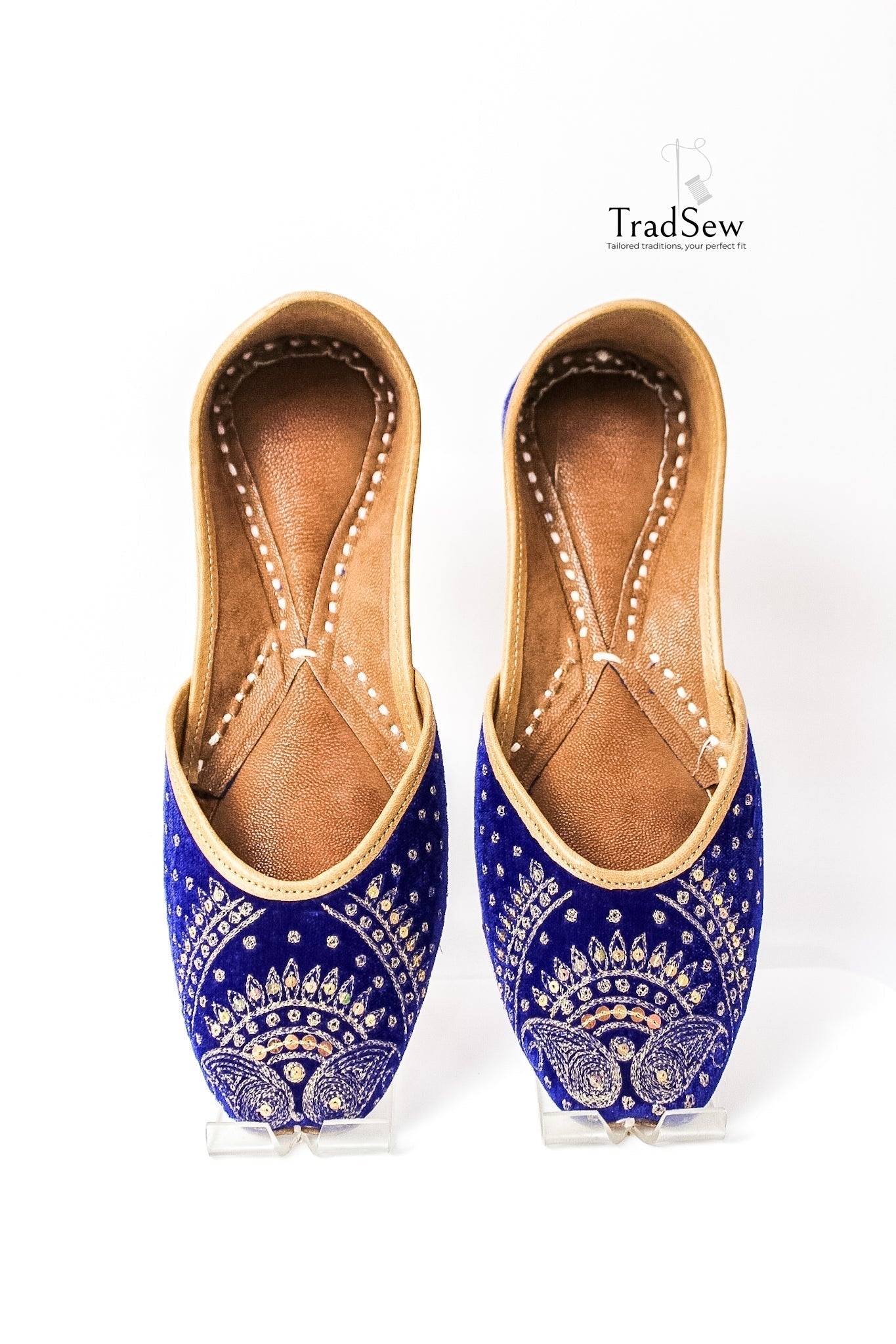 Jaipuri embroidery designer jutti by Tradsew