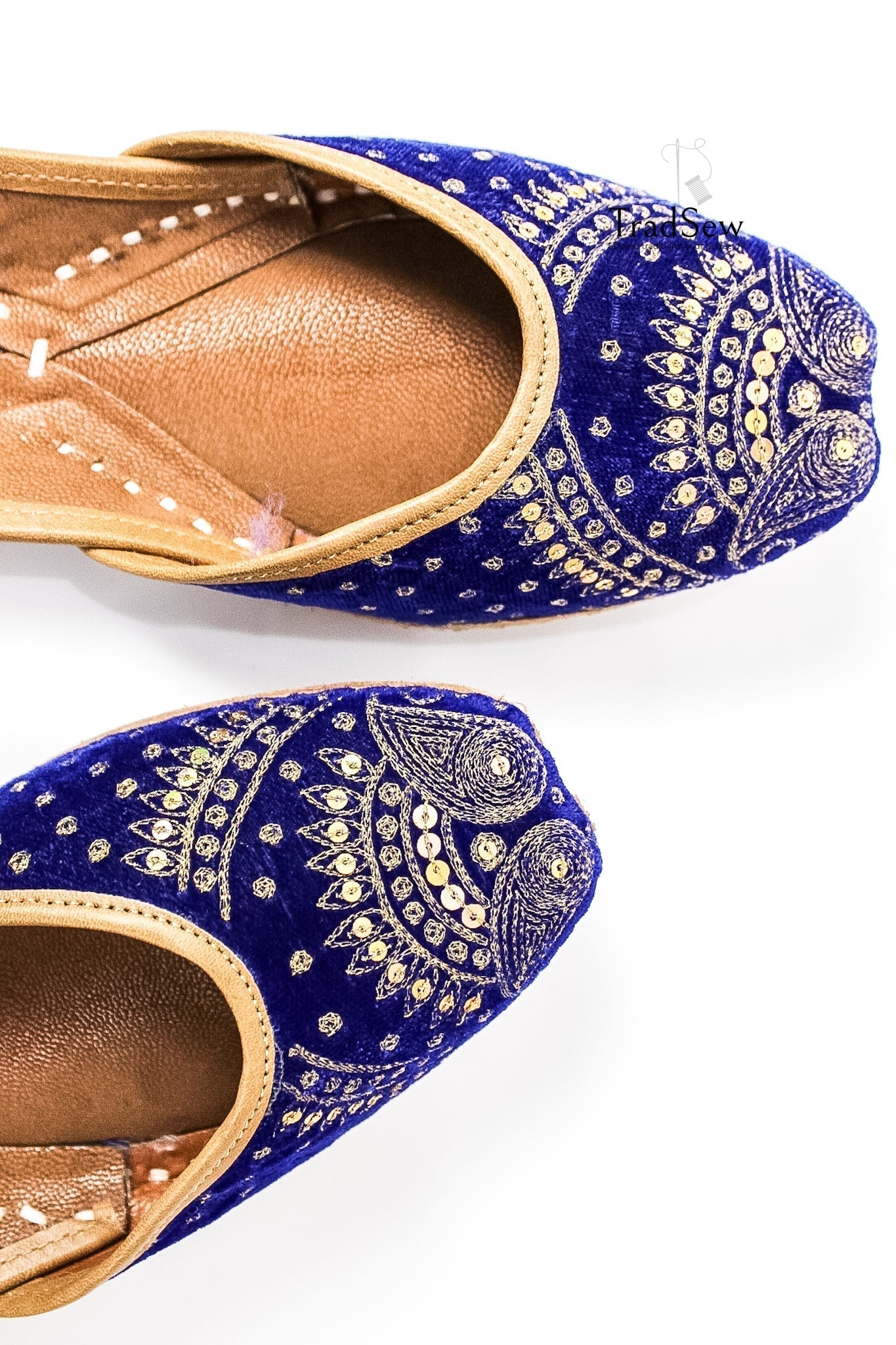 Jaipuri embroidery designer jutti by Tradsew