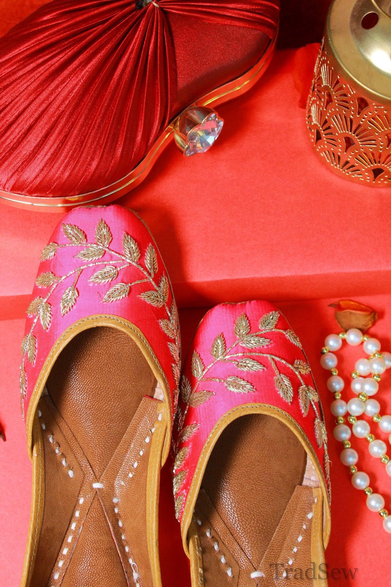 Pink Punjabi jutti for women with golden embroidery design | Tradsew