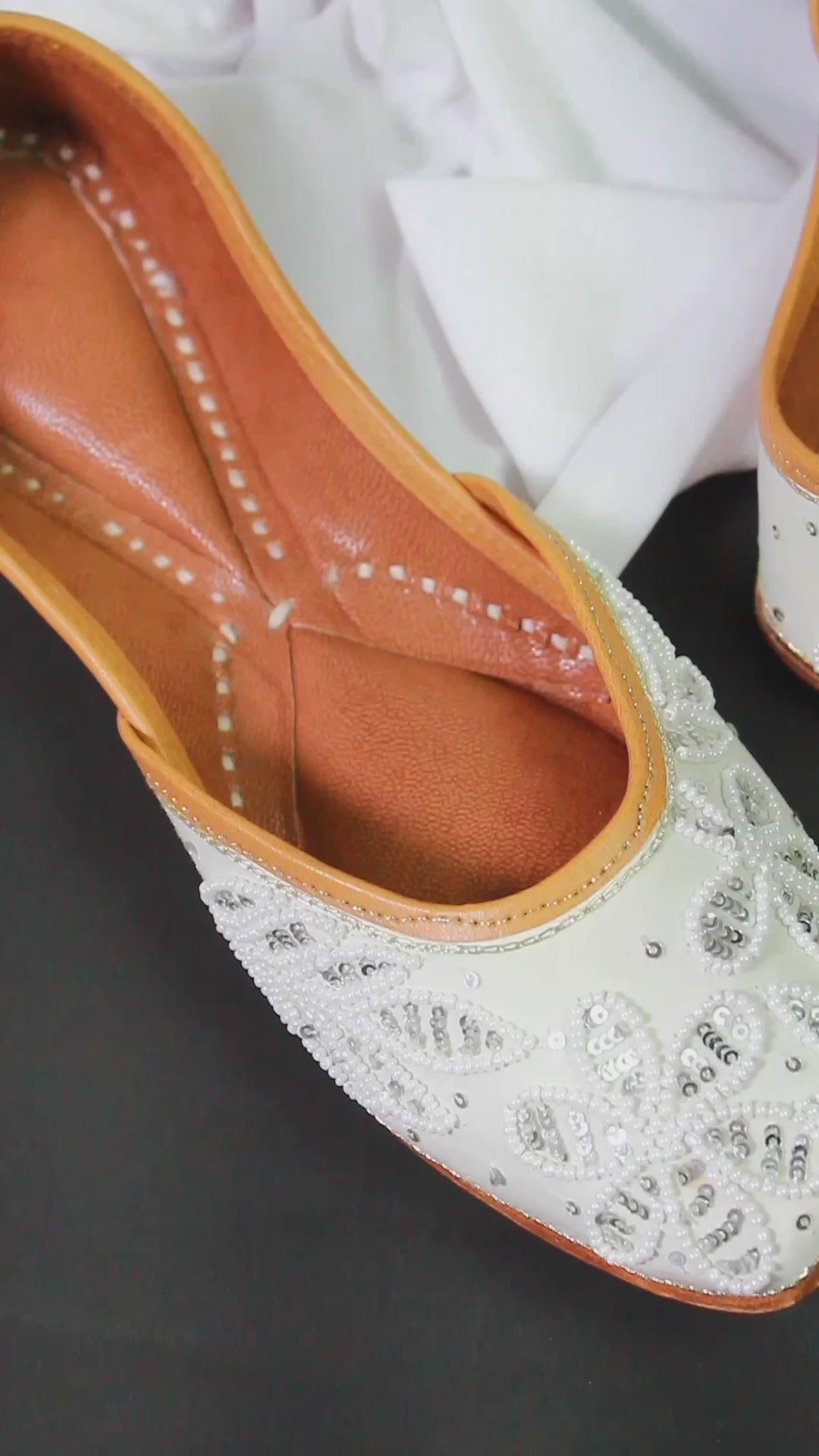 Product shoot of Aalamzeb White Punjabi Jutti for women | The Heeramandi inspired Collection by Tradsew