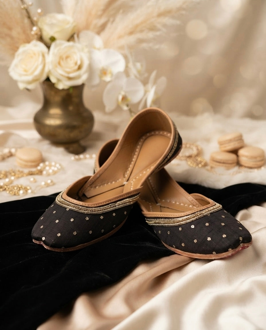 Vidushi Black (Jutti)