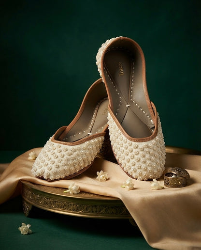 Geet White (Jutti)