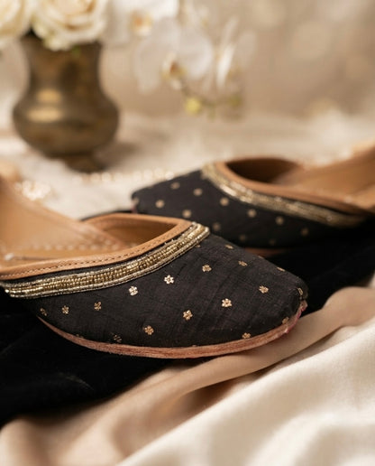 Vidushi Black (Jutti)