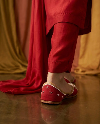 Misha : Maroon (Jutti)