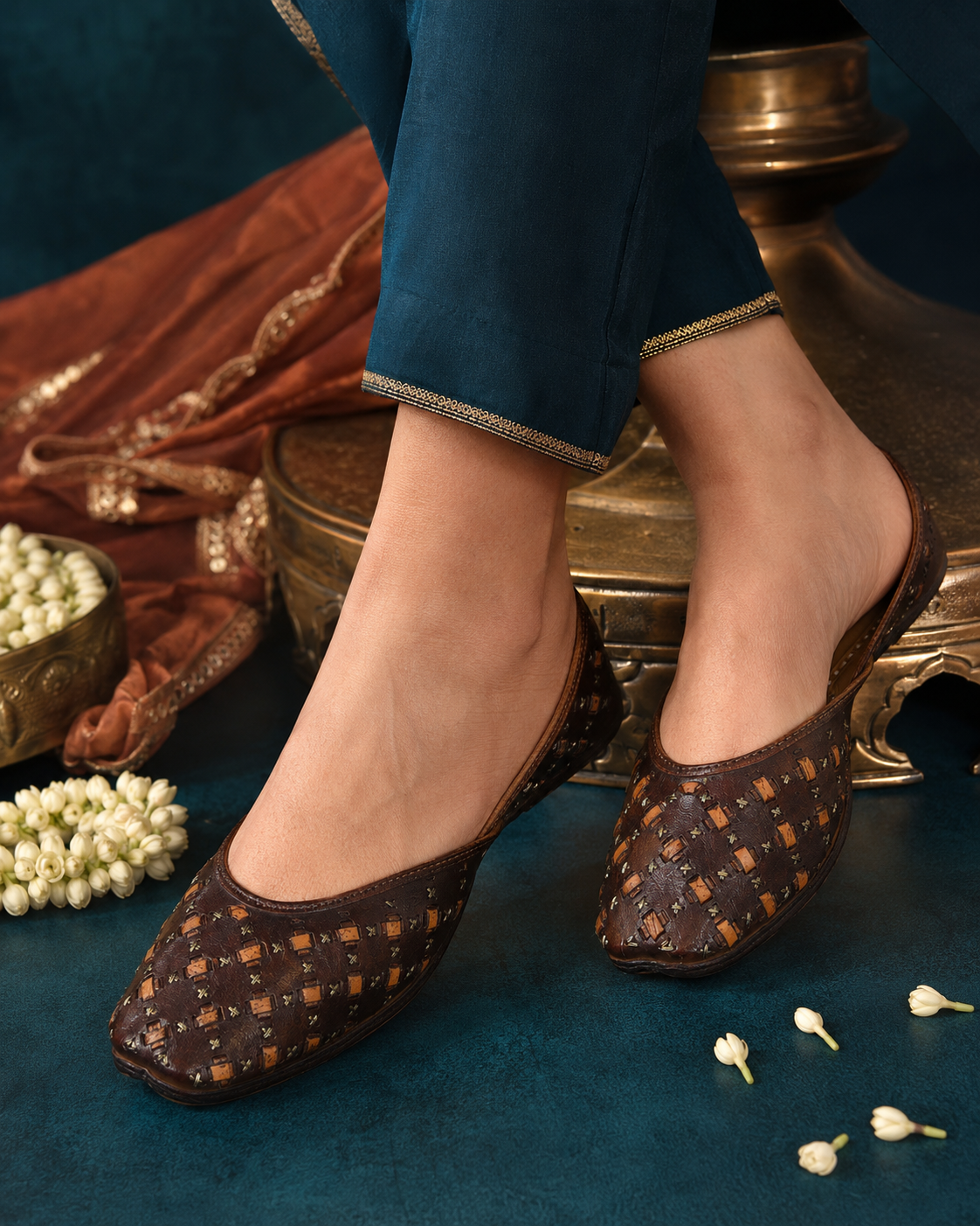Leela Brown Leather (Jutti)