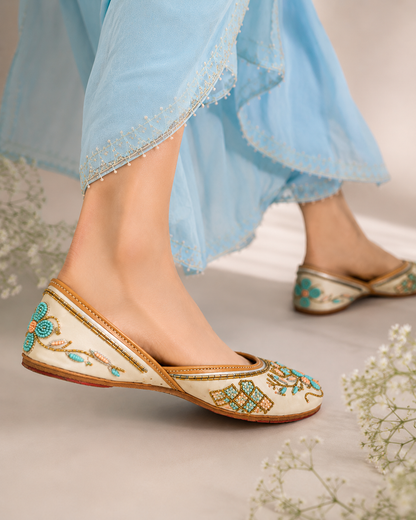Kaira : (Jutti)