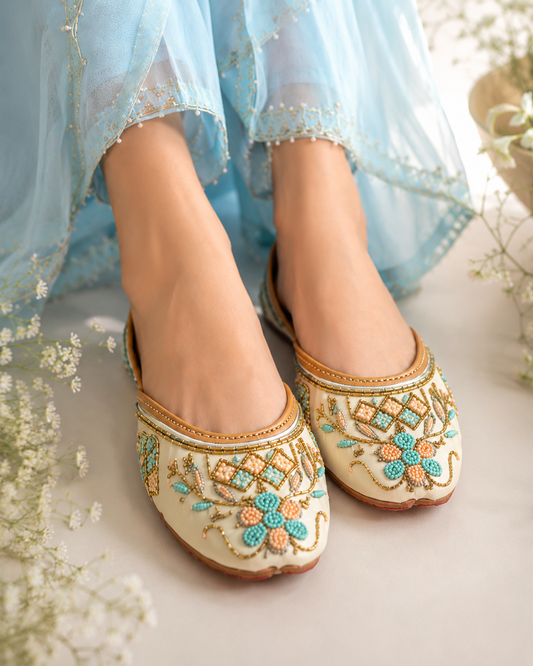 Kaira : (Jutti)