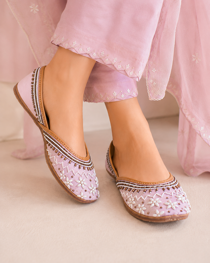 Rishika : Pink (Jutti)