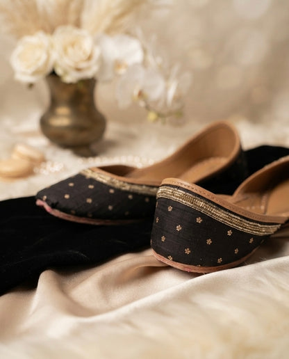 Vidushi Black (Jutti)