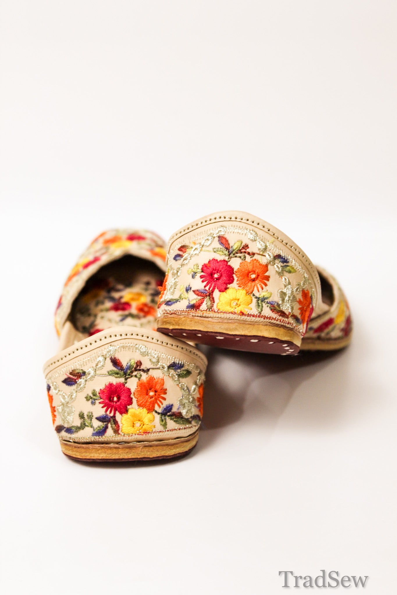Multicolor Handcrafted Juttis for women 
