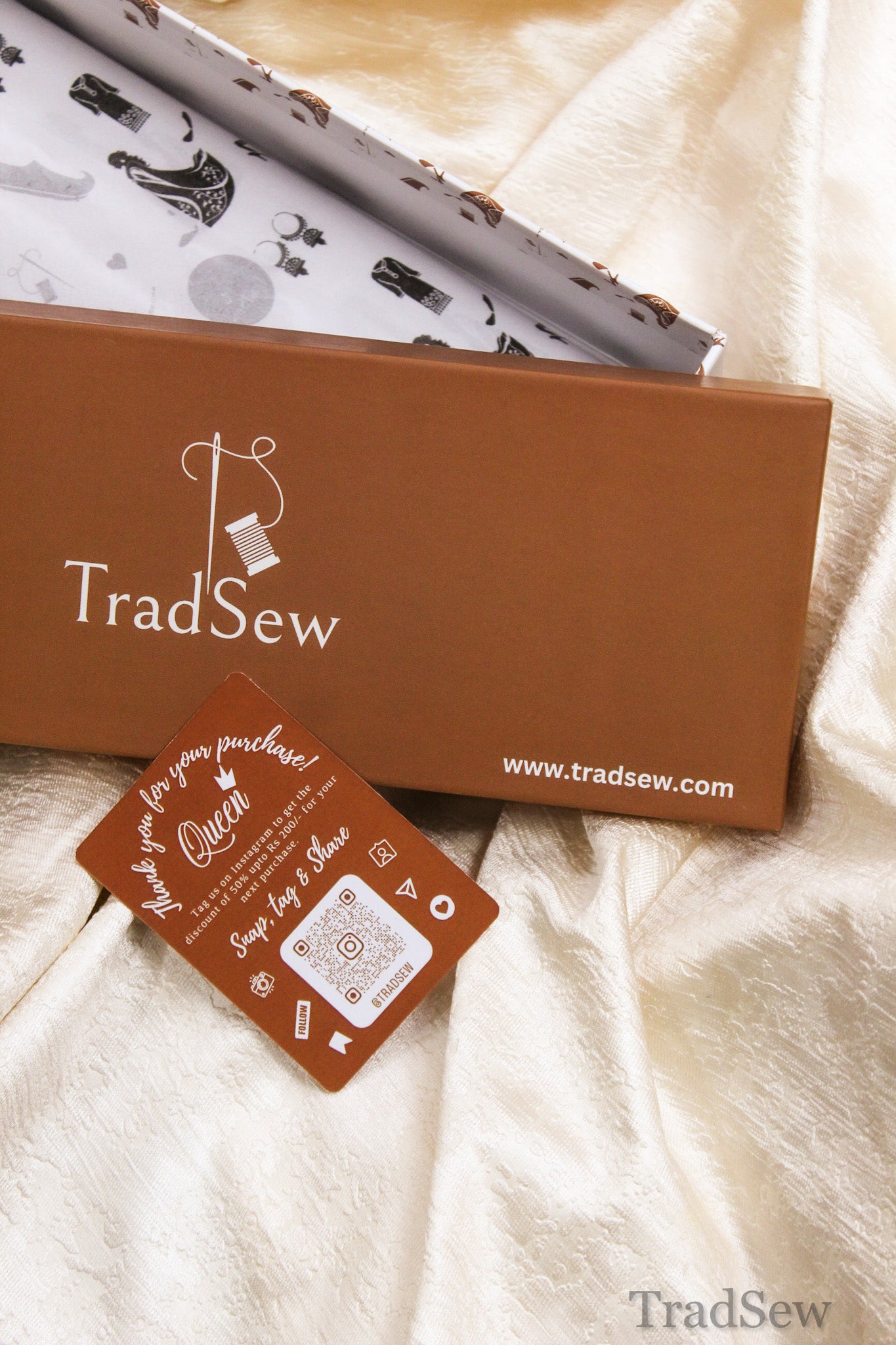Packaging box of Premium Leather Jutti by Tradsew